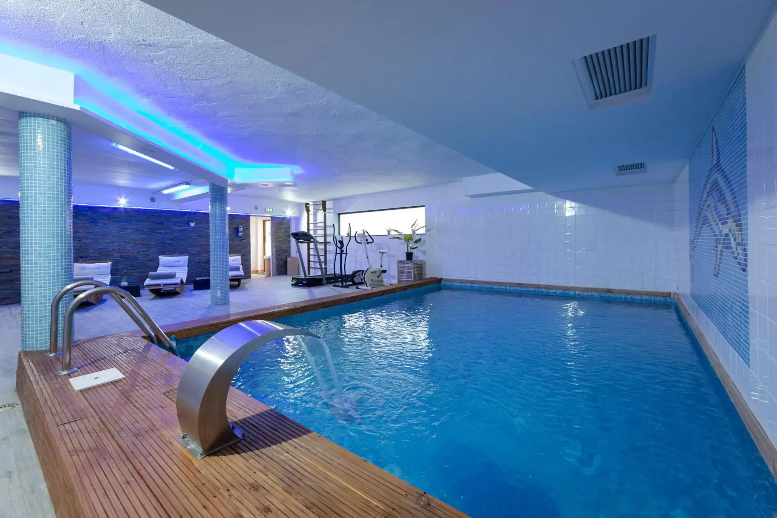Spa and wellness centre/facilities, Swimming Pool in Les Pins Blancs en Provence