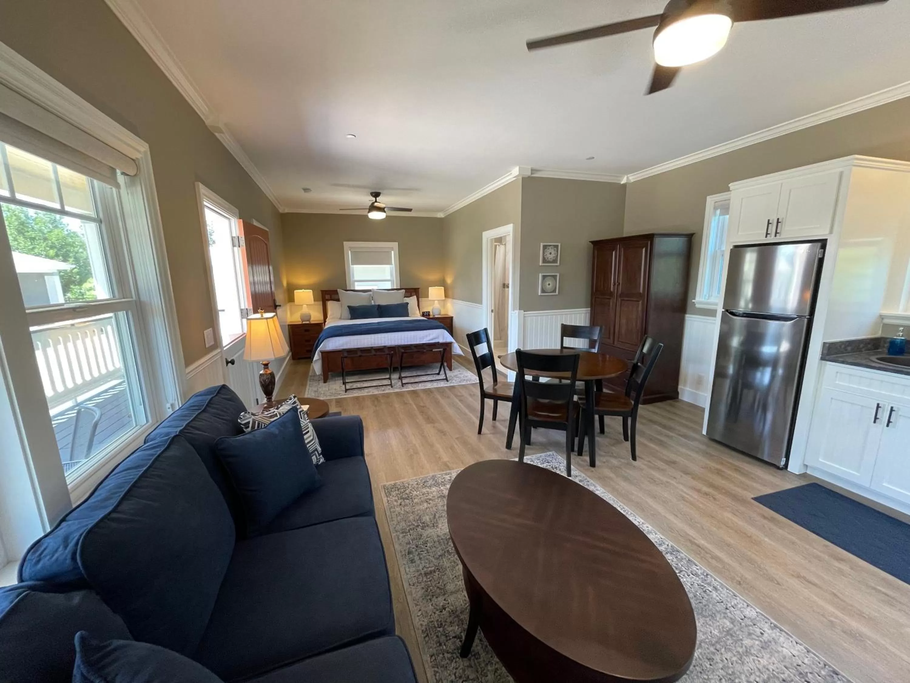 Bed in ForFriends Inn Wine Country Bed and Breakfast