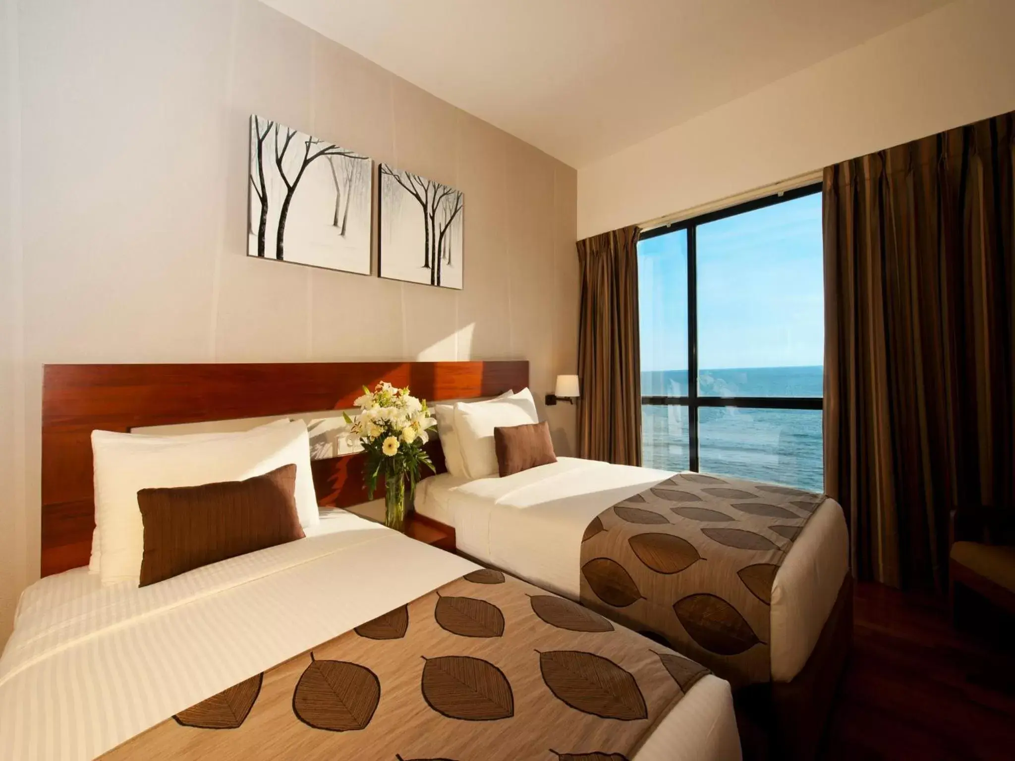 Bed in The Ocean Colombo - Guaranteed Sea View Rooms Bed in The Ocean Colombo - Guaranteed Sea View Rooms
