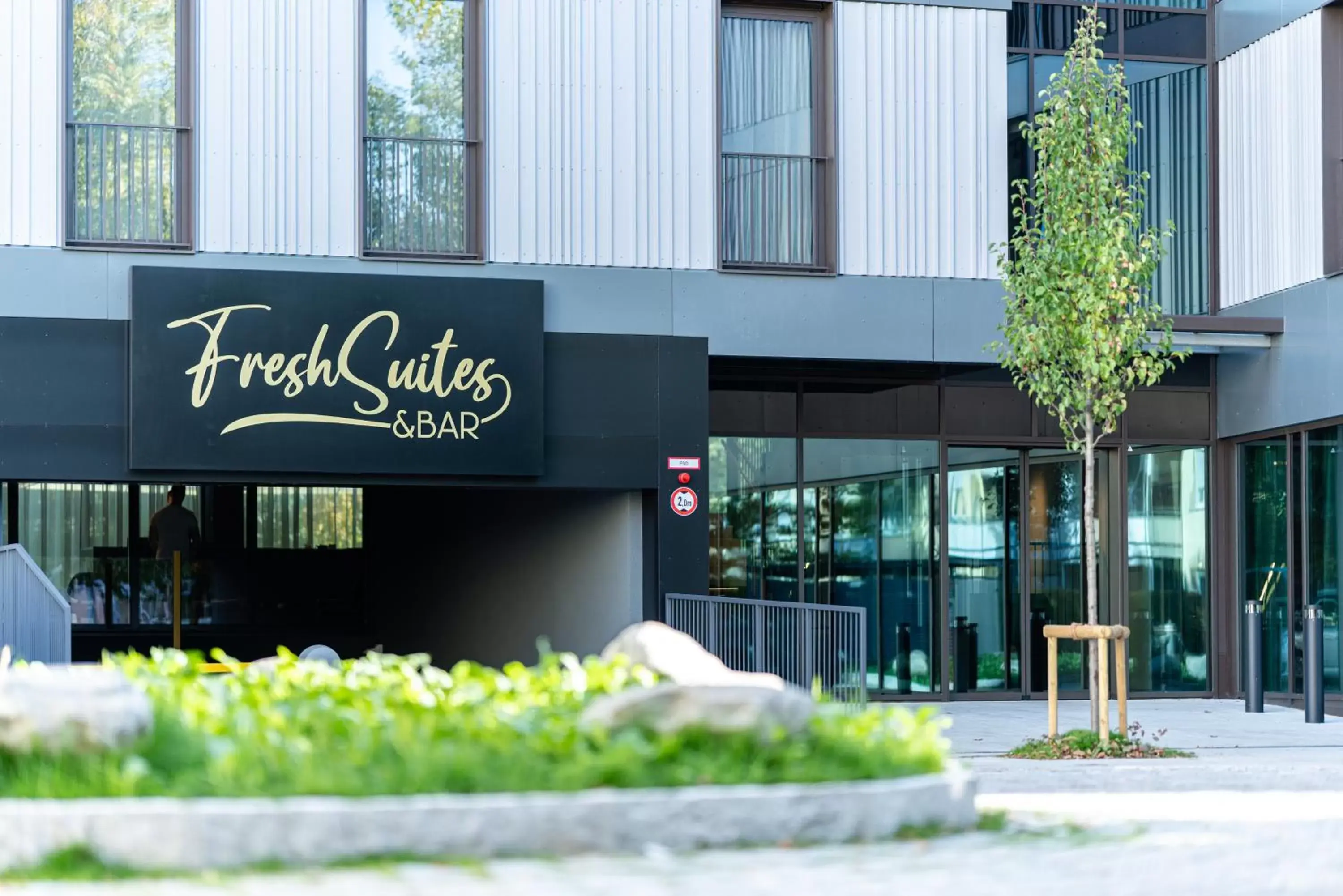 Property building in FreshSuites & Bar Property building in FreshSuites & Bar