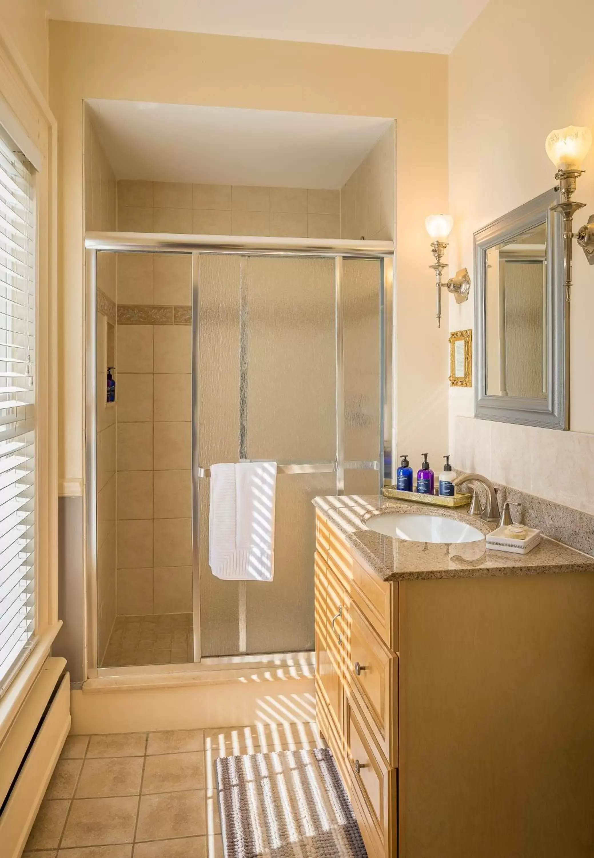 Bathroom in Hartstone Inn & Hideaway