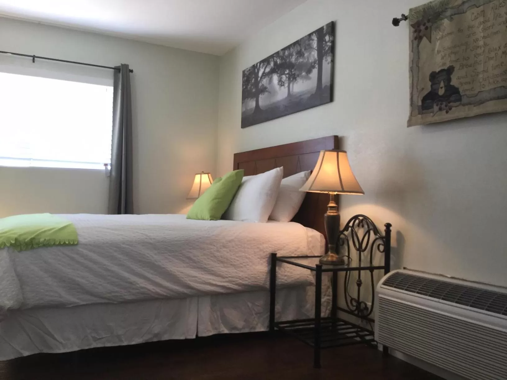 One-Bedroom Suite in Olancha RV Park and Motel