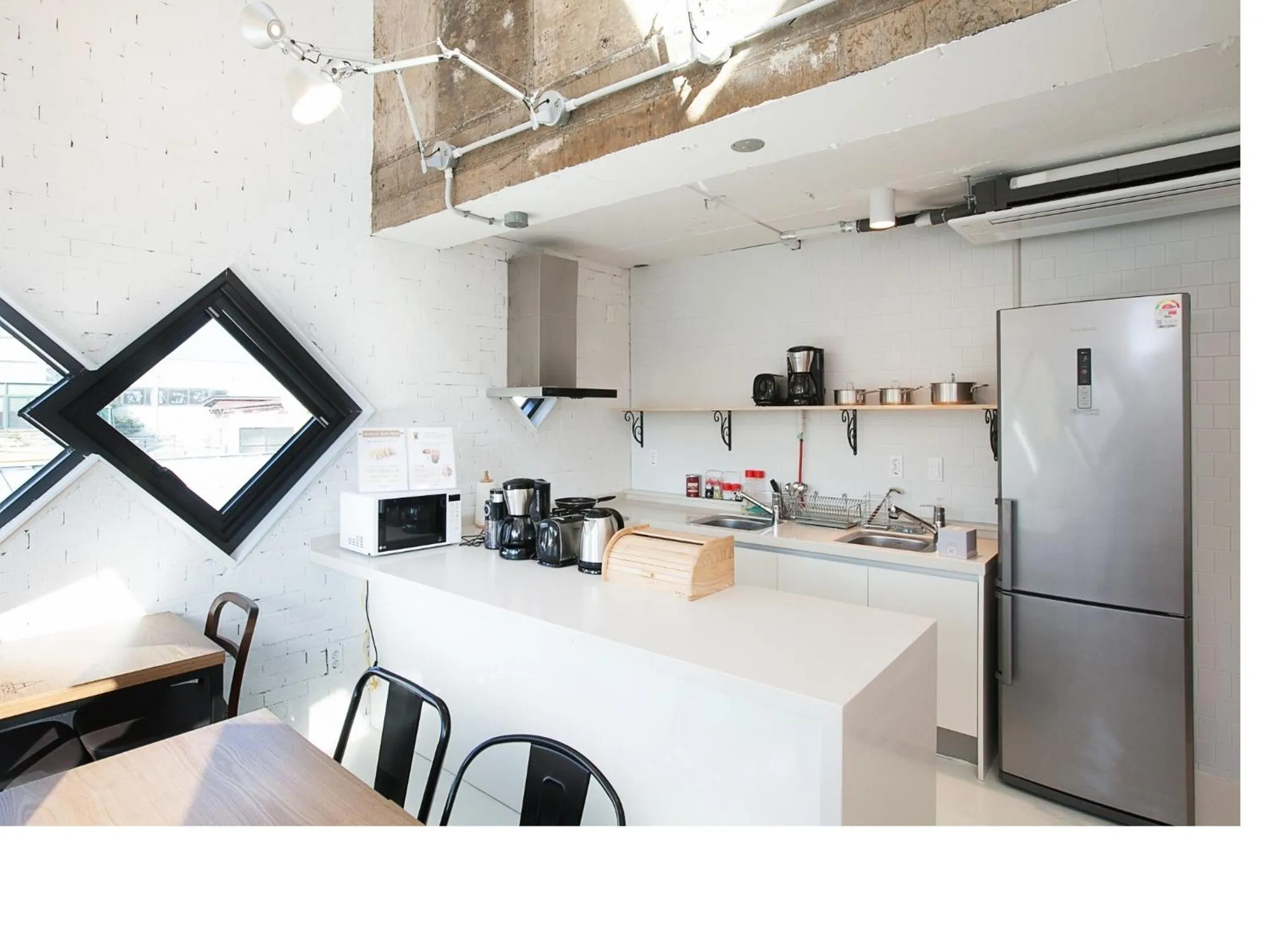 Restaurant/places to eat in Mir Guesthouse