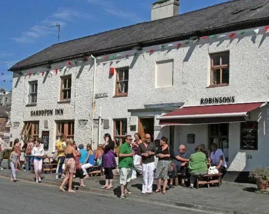 People in Garddfon Inn