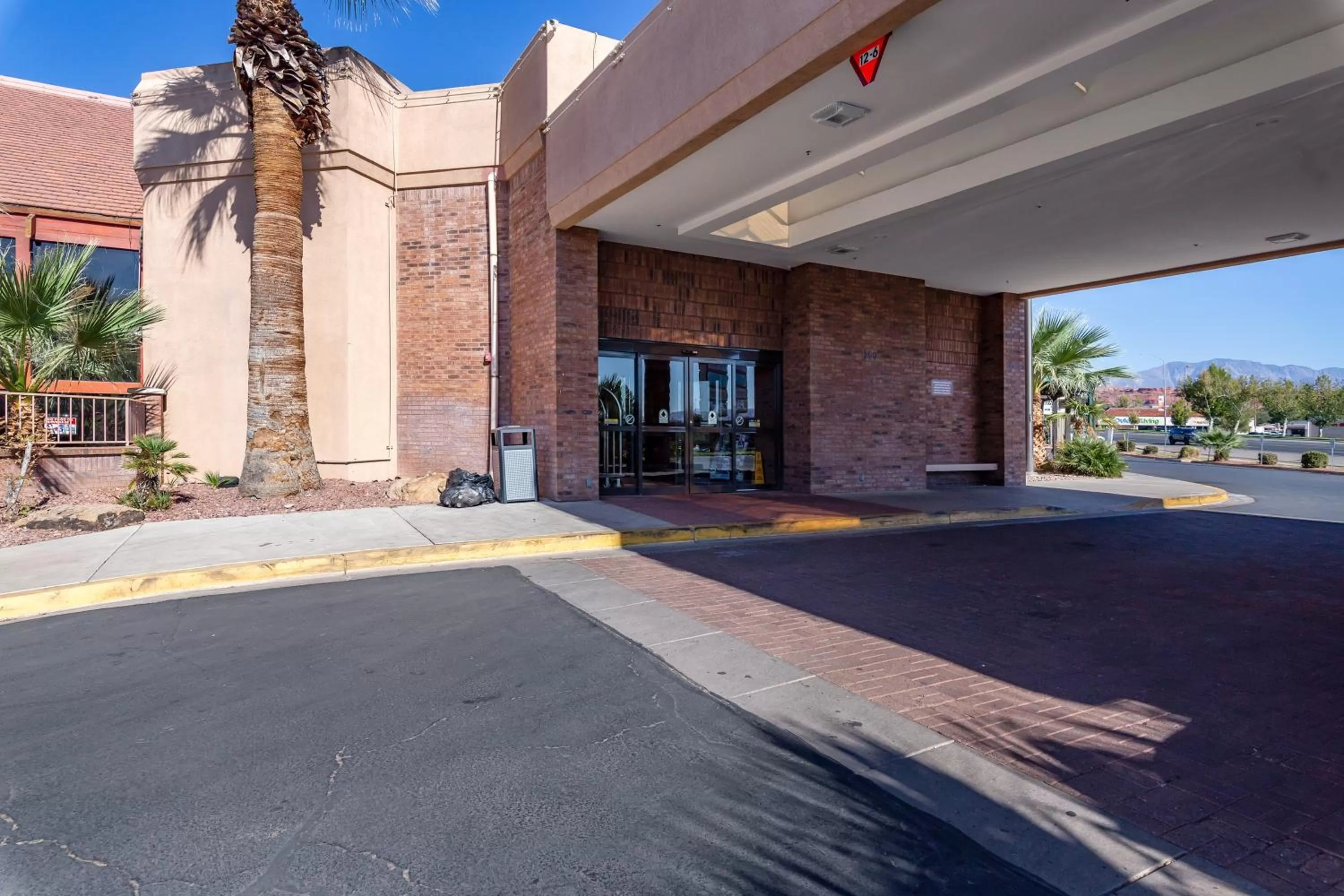 Facade/entrance in Red Lion Hotel and Conference Center St. George