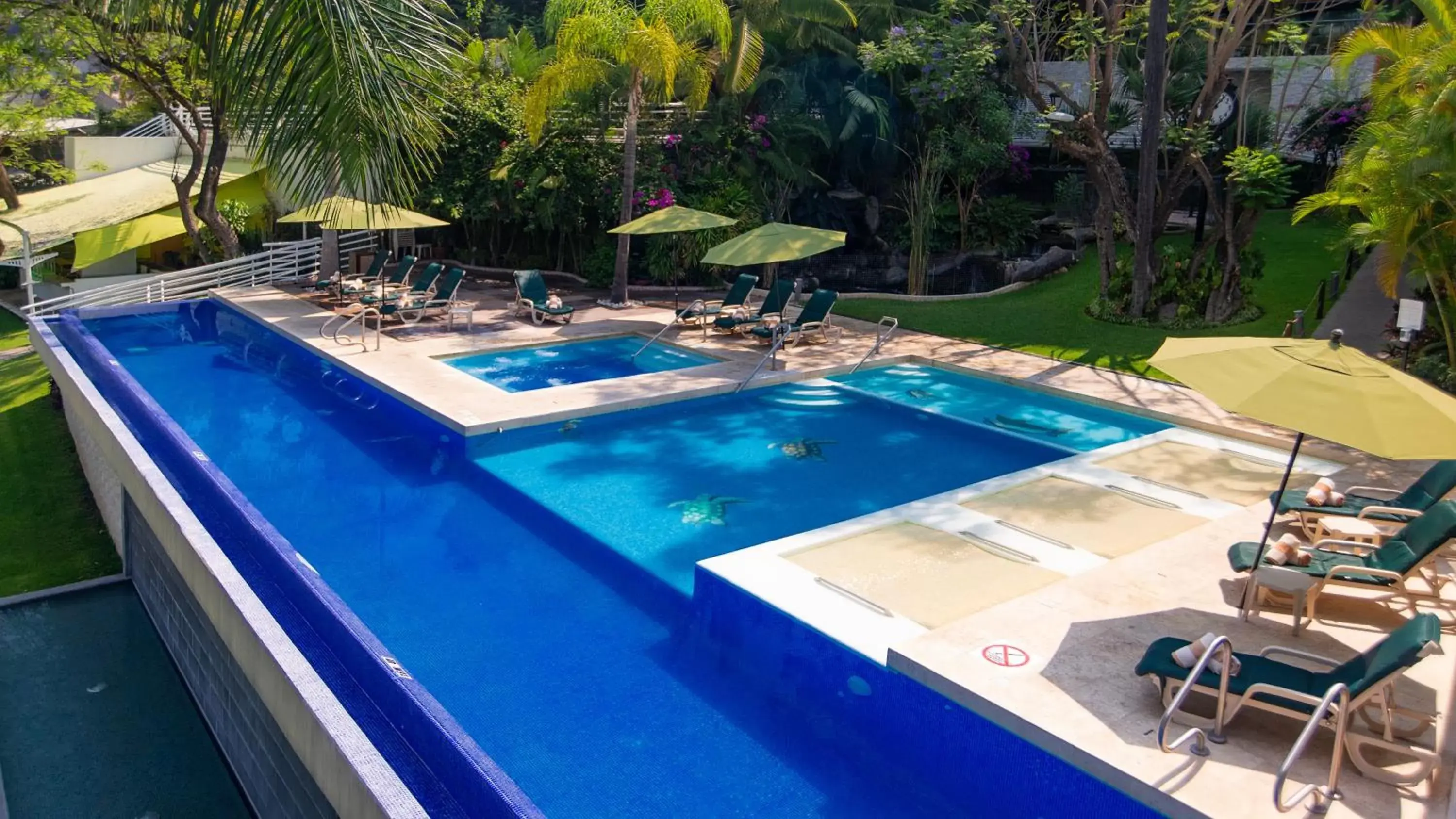 Swimming pool, Pool View in Holiday Inn Express & Suites Cuernavaca, an IHG Hotel