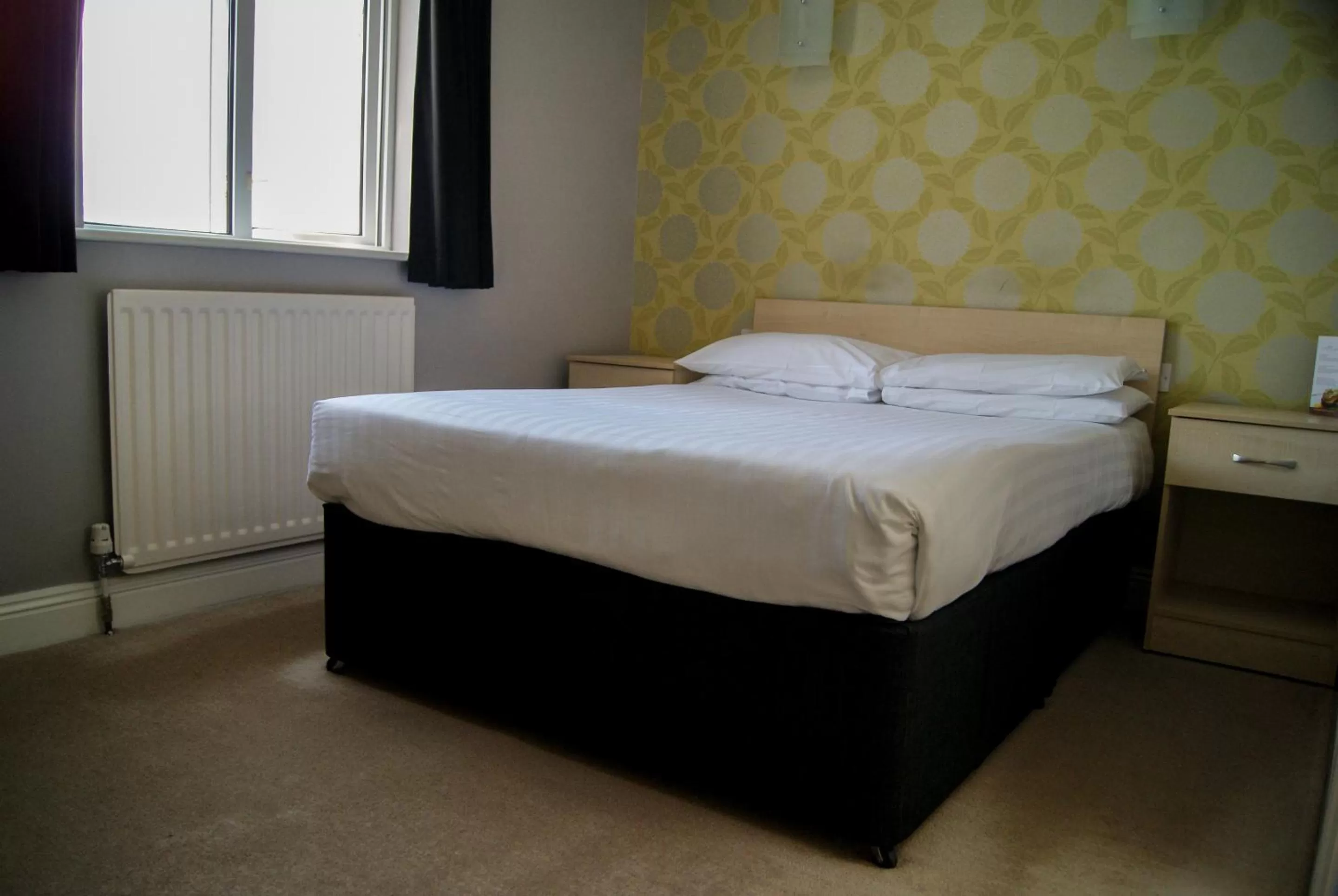 Bedroom, Bed in Suncliff Hotel - OCEANA COLLECTION