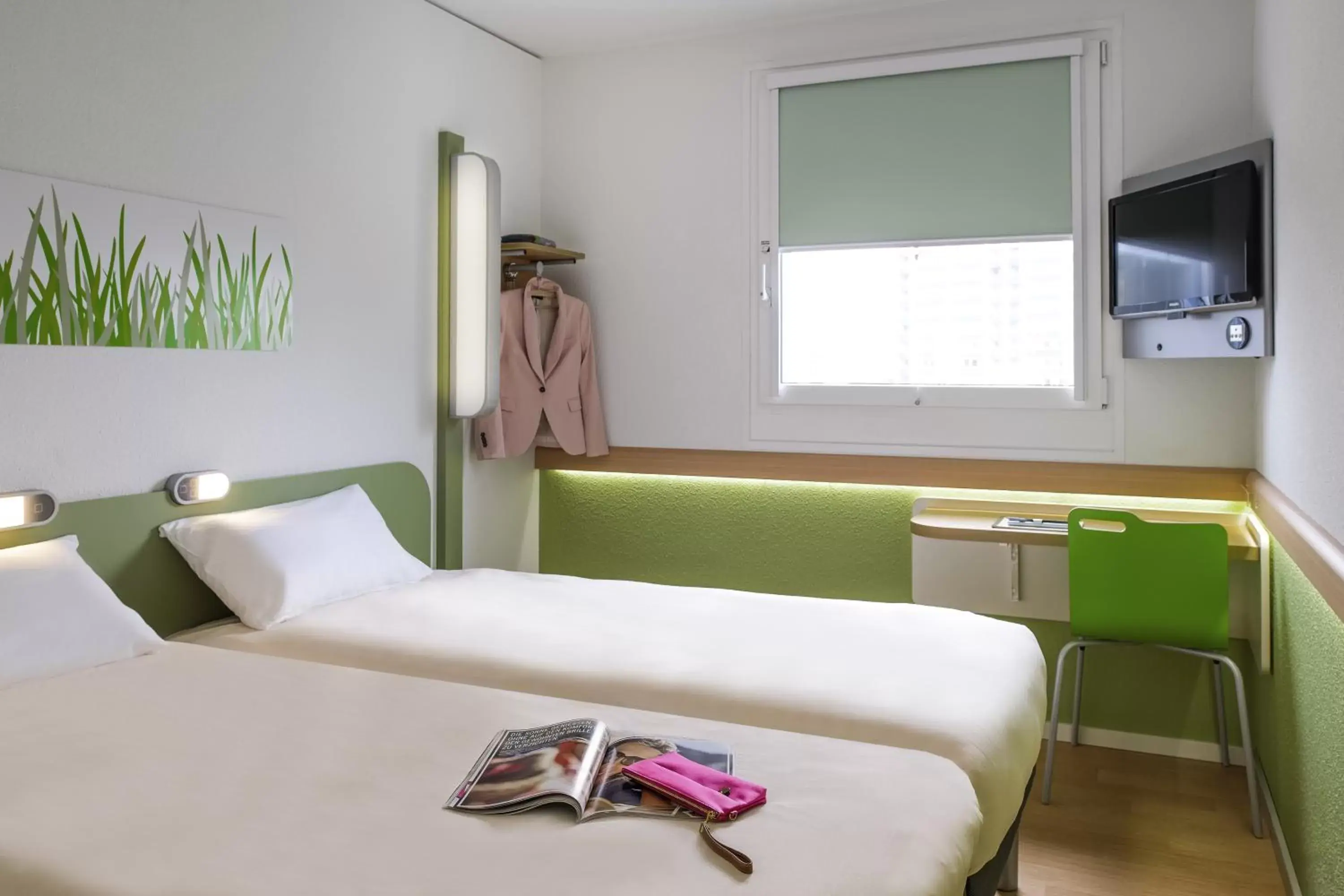 Day, Bed in ibis budget Basel City