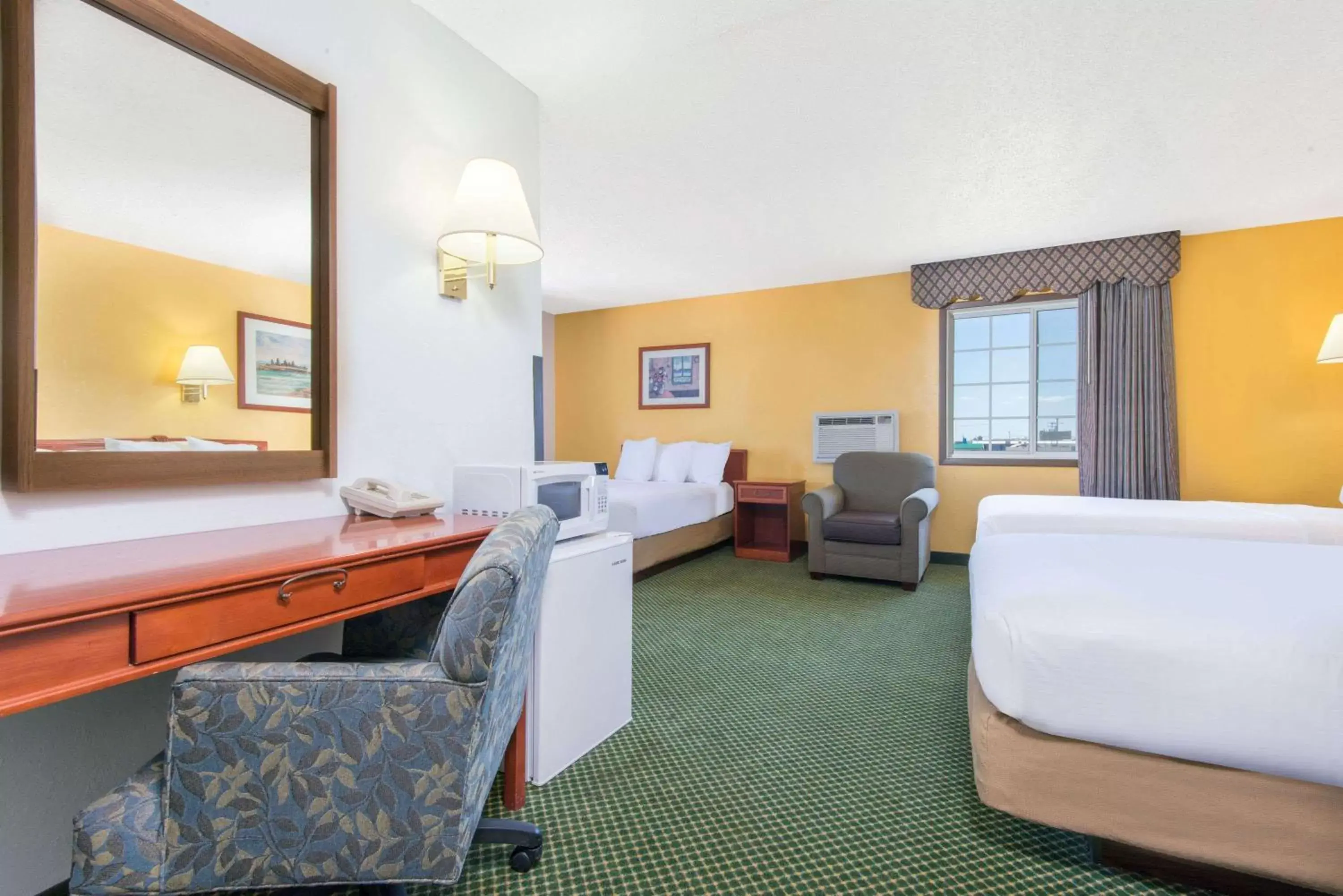 Photo of the whole room, Bed in Days Inn by Wyndham Great Bend Photo of the whole room, Bed in Days Inn by Wyndham Great Bend
