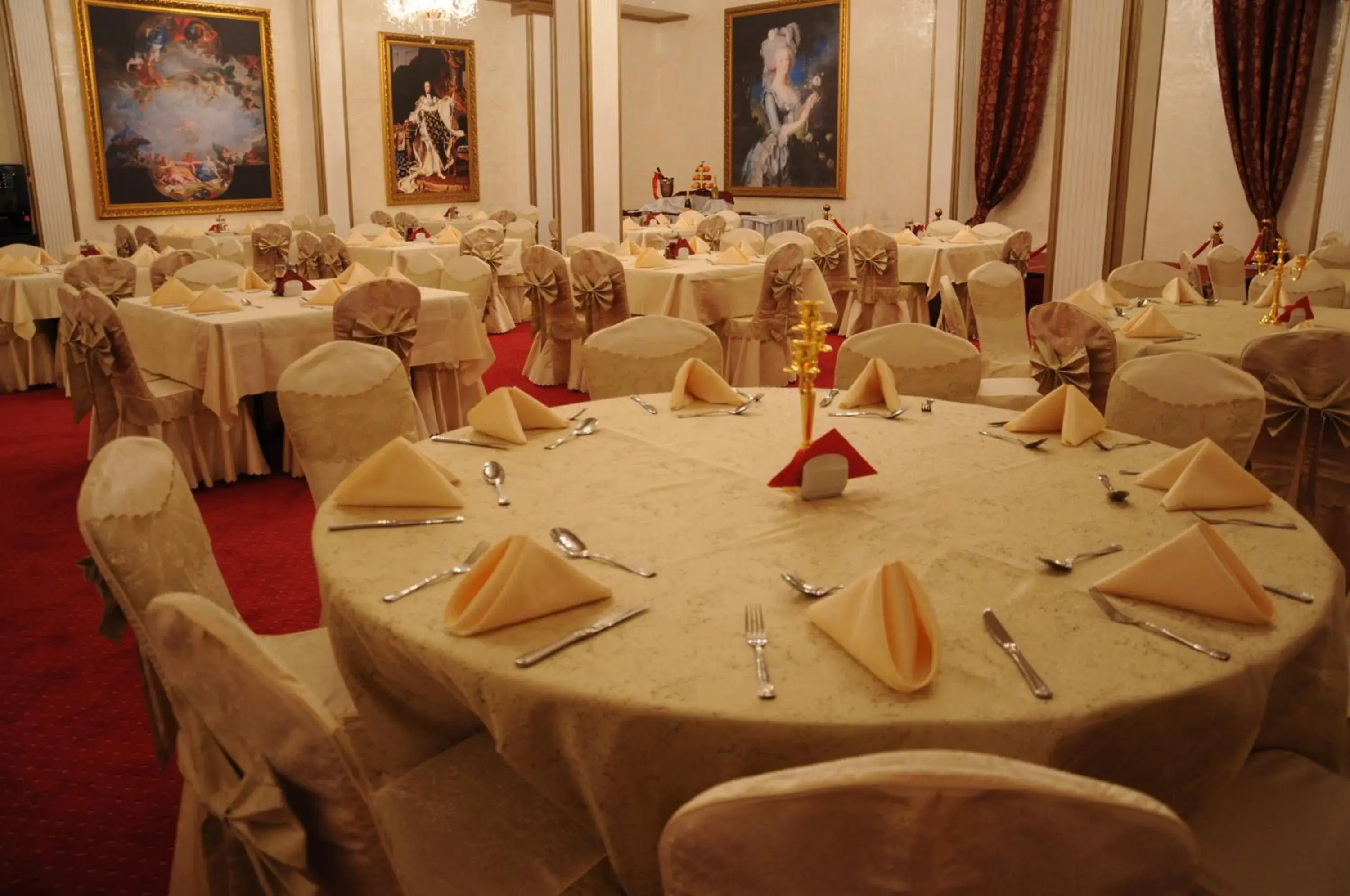 Restaurant/places to eat, Banquet Facilities in Premier Prezident Garni Hotel and Spa