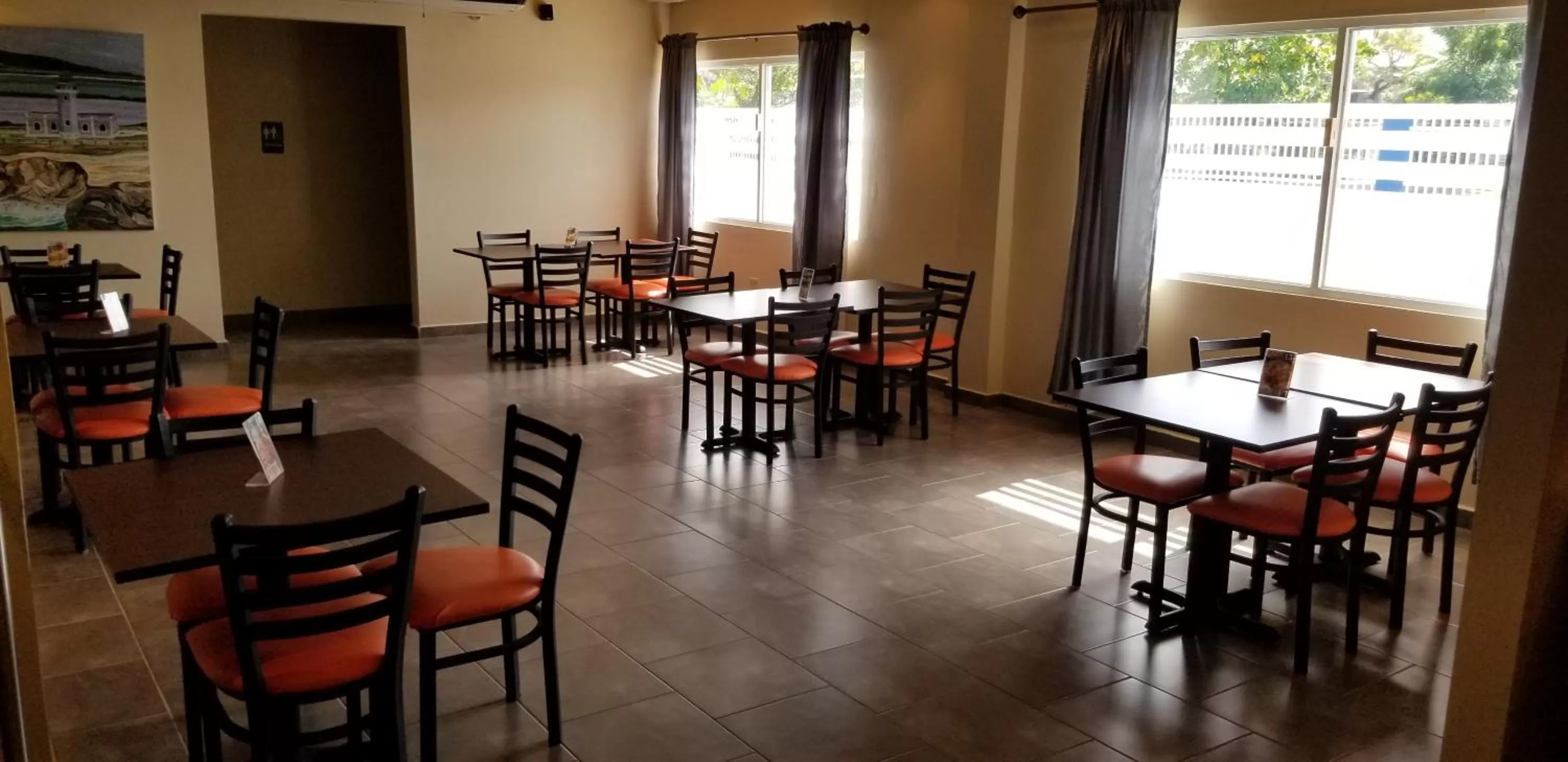 Restaurant/places to eat in Combate Beach Resort