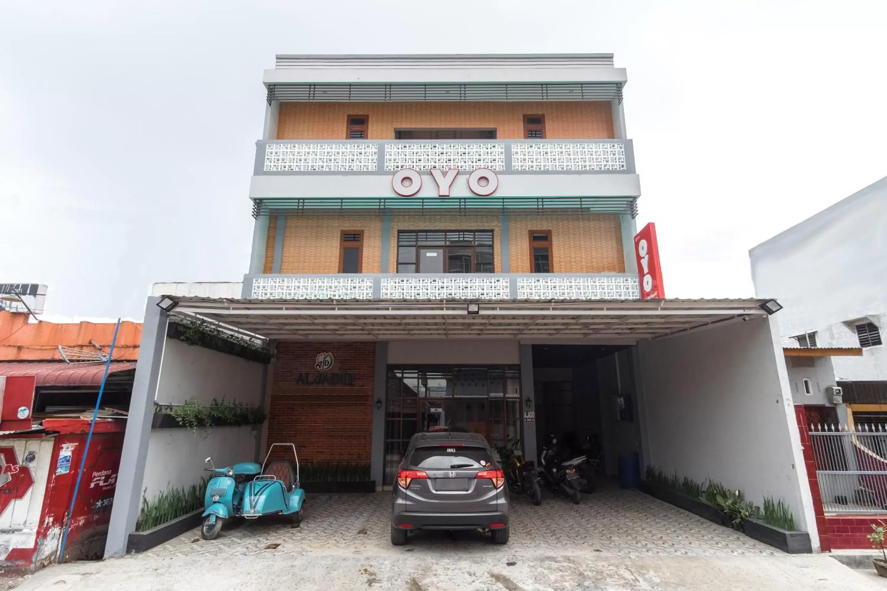 Facade/entrance, Property Building in SUPER OYO 456 Aljadid Guest House Syariah