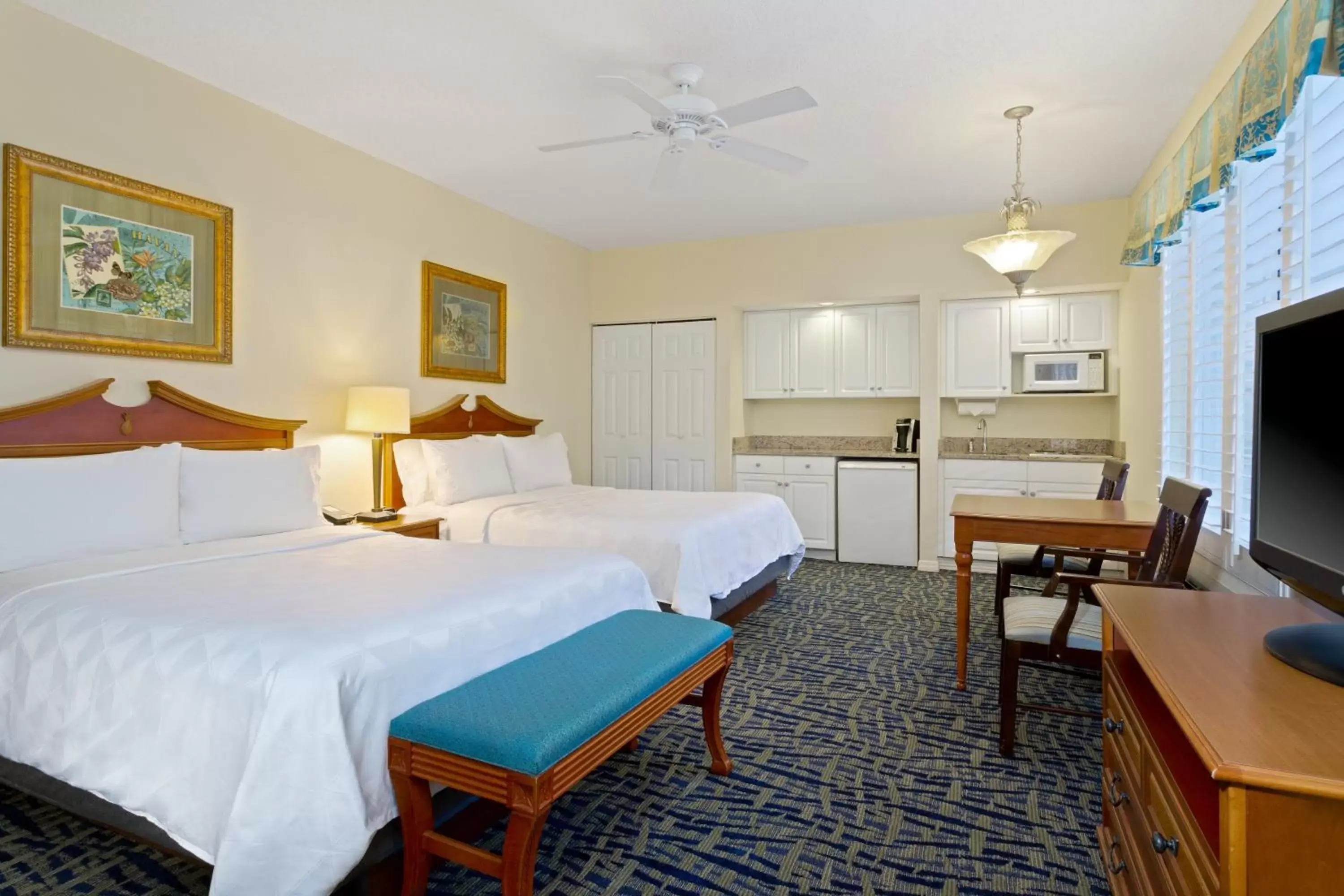 Photo of the whole room, Bed in Holiday Inn & Suites Clearwater Beach S-Harbourside