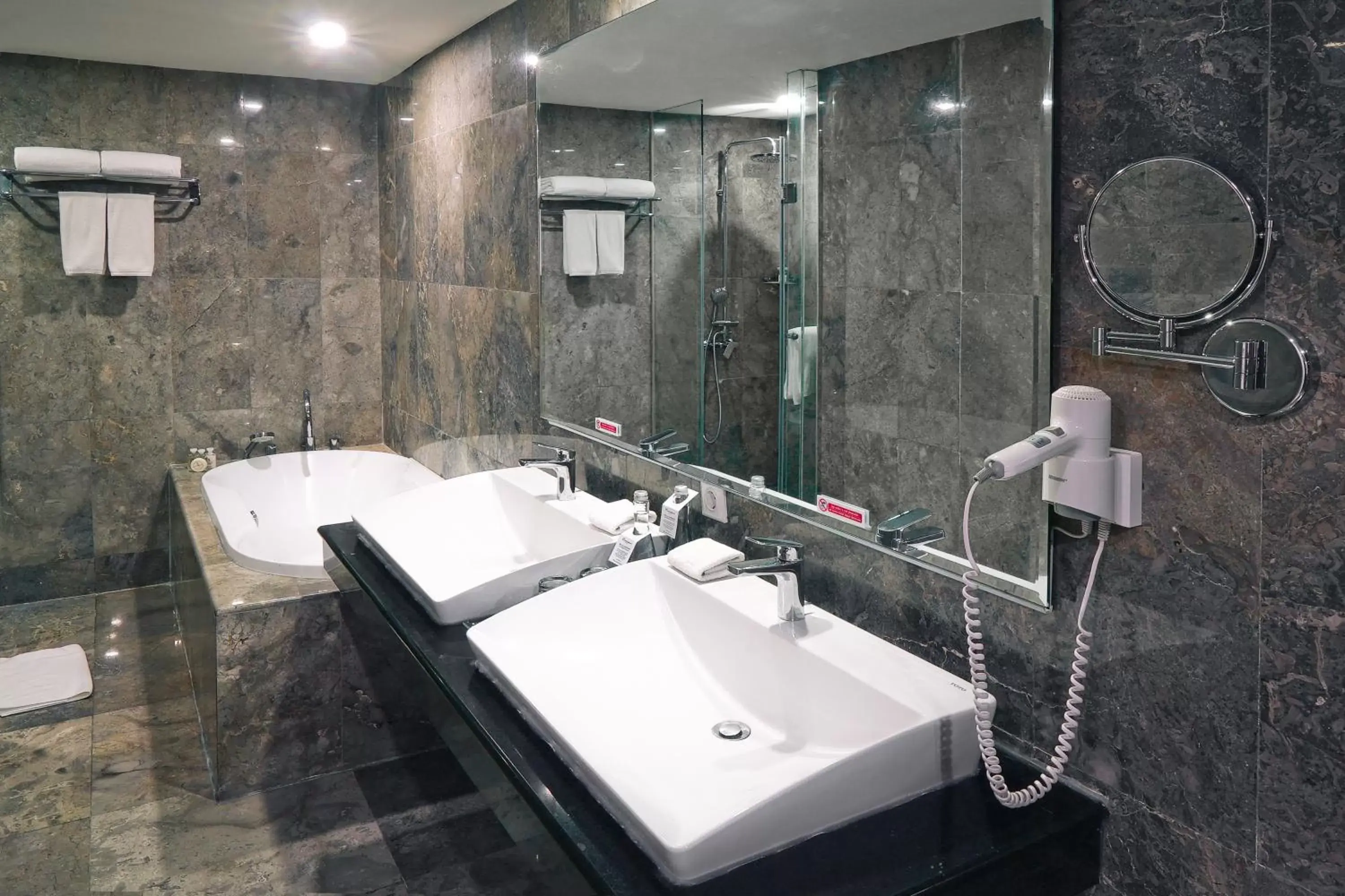 Bathroom in Swiss-Belhotel Lampung