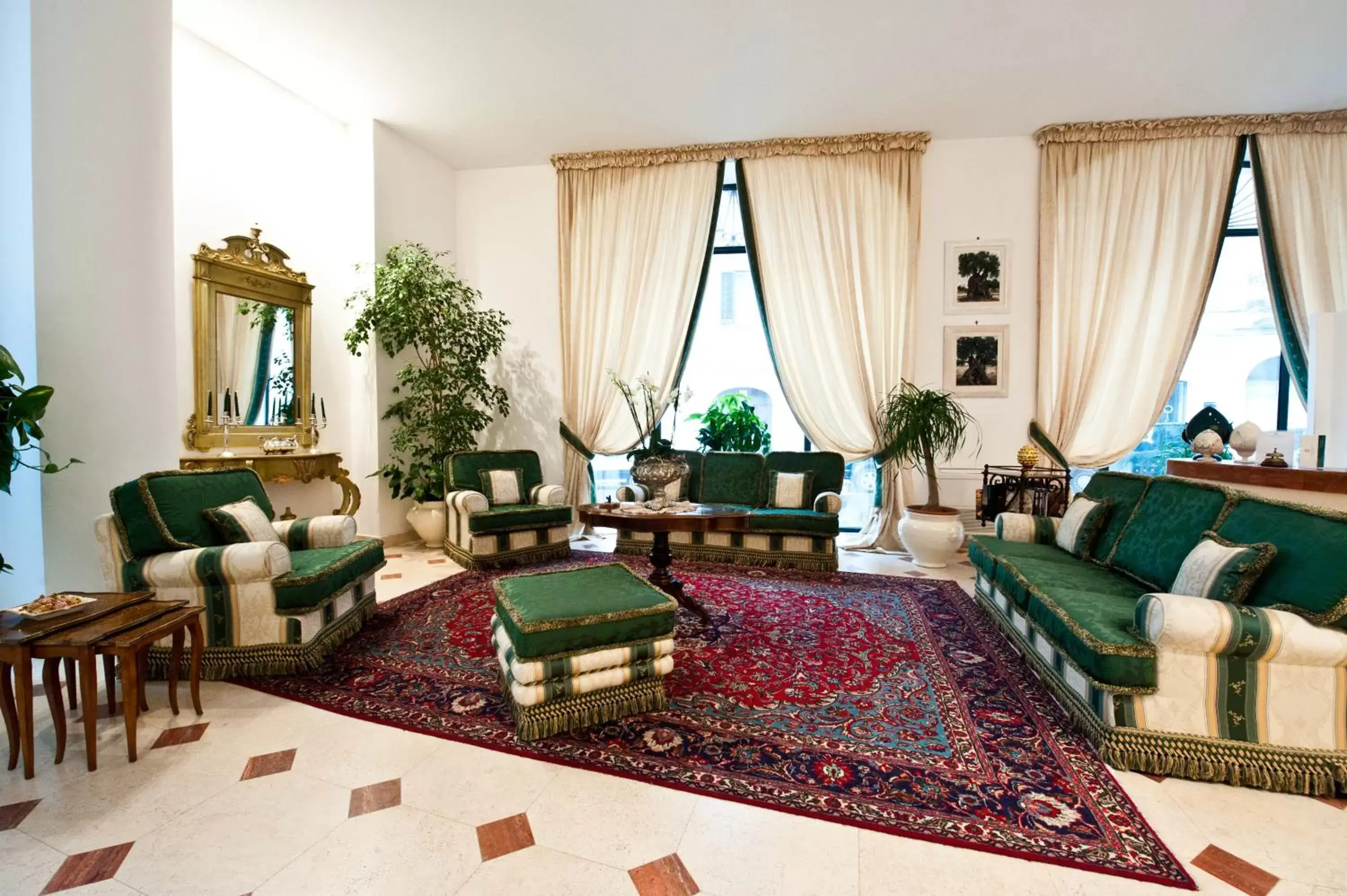 Lobby or reception in OSTUNI PALACE - Hotel Bistrot & SPA Lobby or reception in OSTUNI PALACE - Hotel Bistrot & SPA