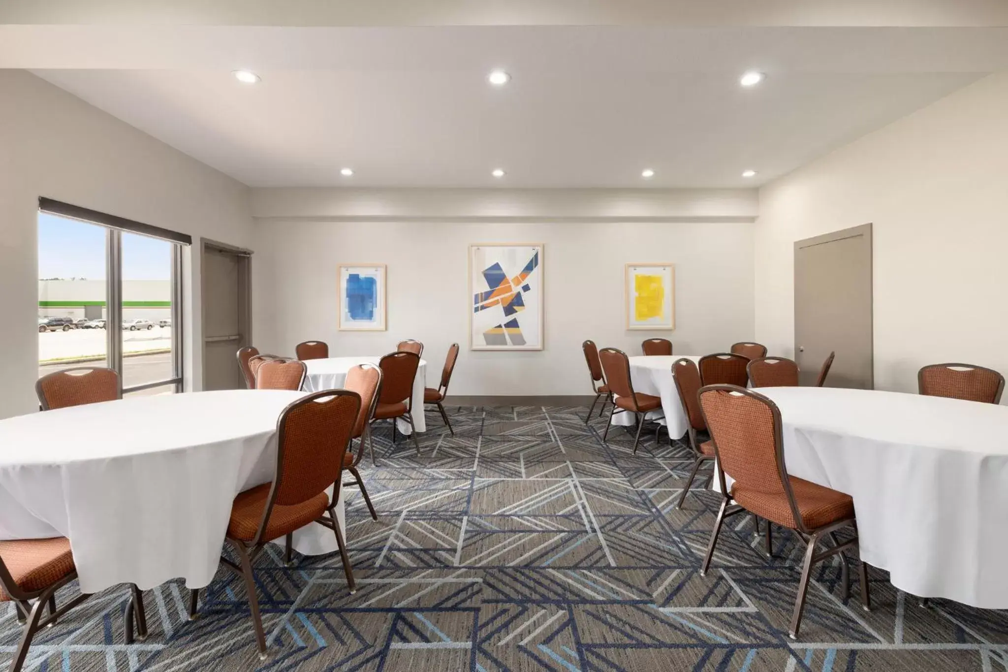 Meeting/conference room in Holiday Inn Express & Suites Opelousas, an IHG Hotel