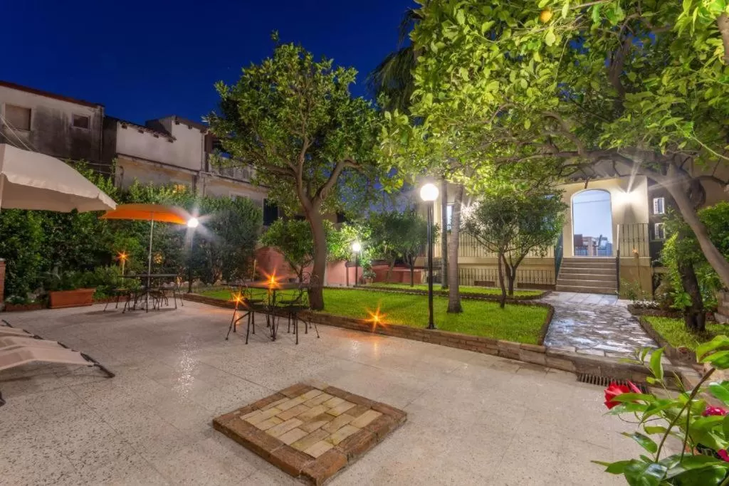 Garden in Villa Valverde Apartments e B&B