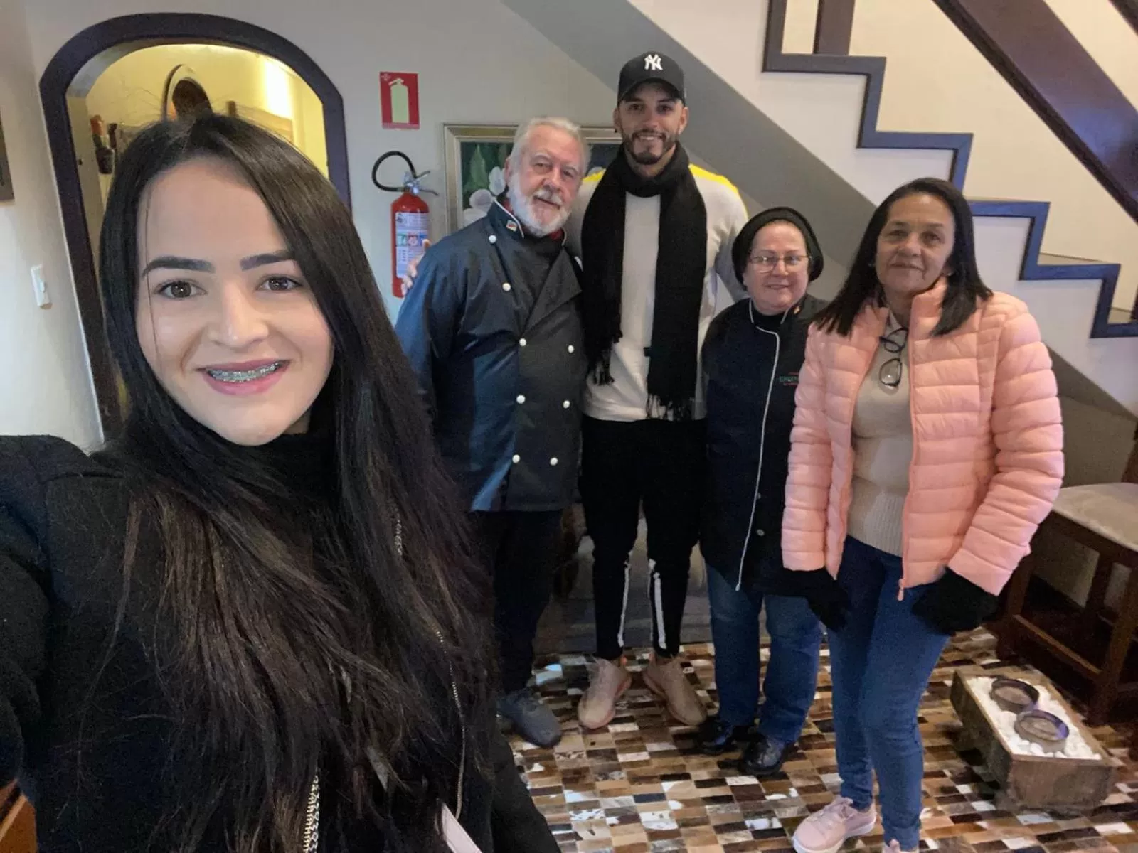 Seating area in Pousada Green House by Conrado Vitali