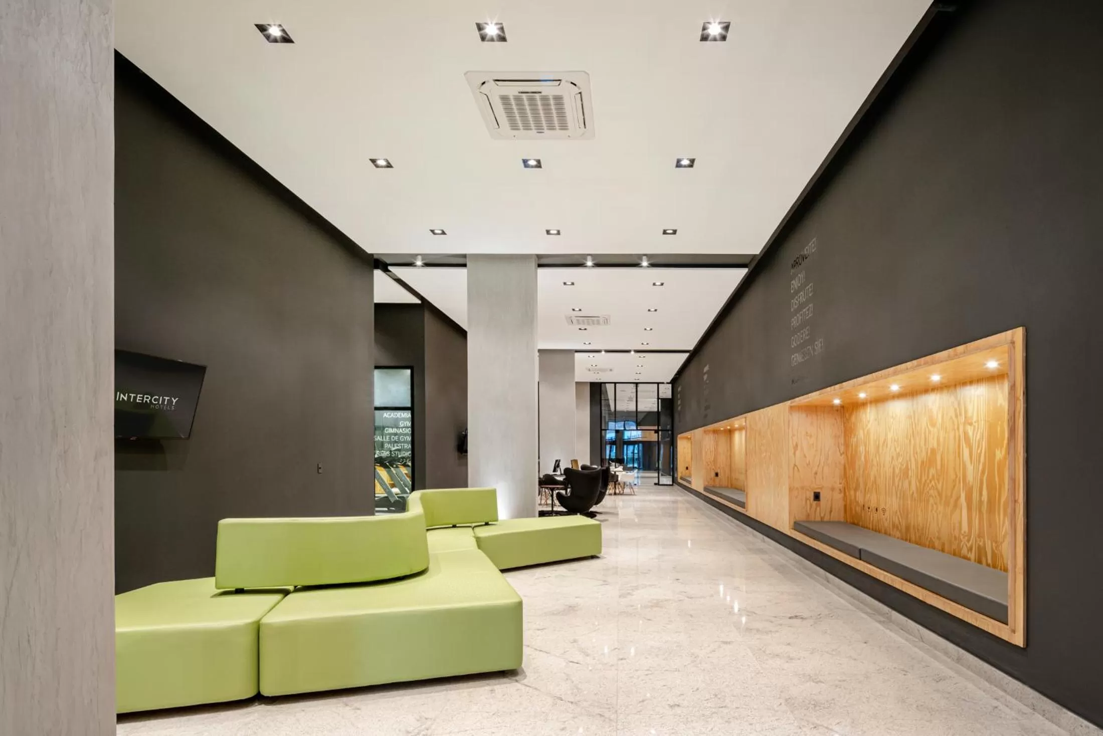 Lobby or reception in Intercity Canoas