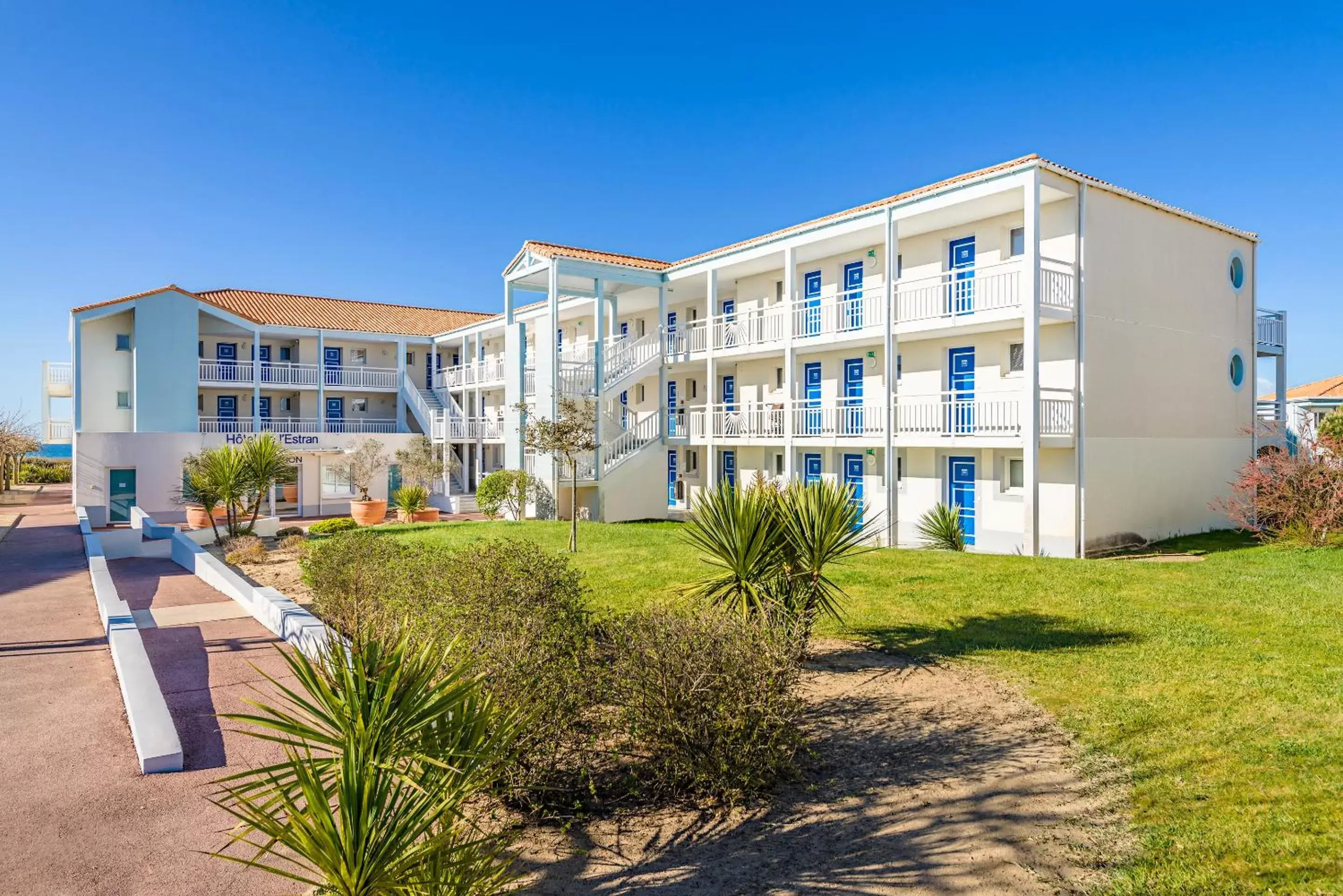 Facade/entrance, Property Building in Lagrange Vacances L’Estran