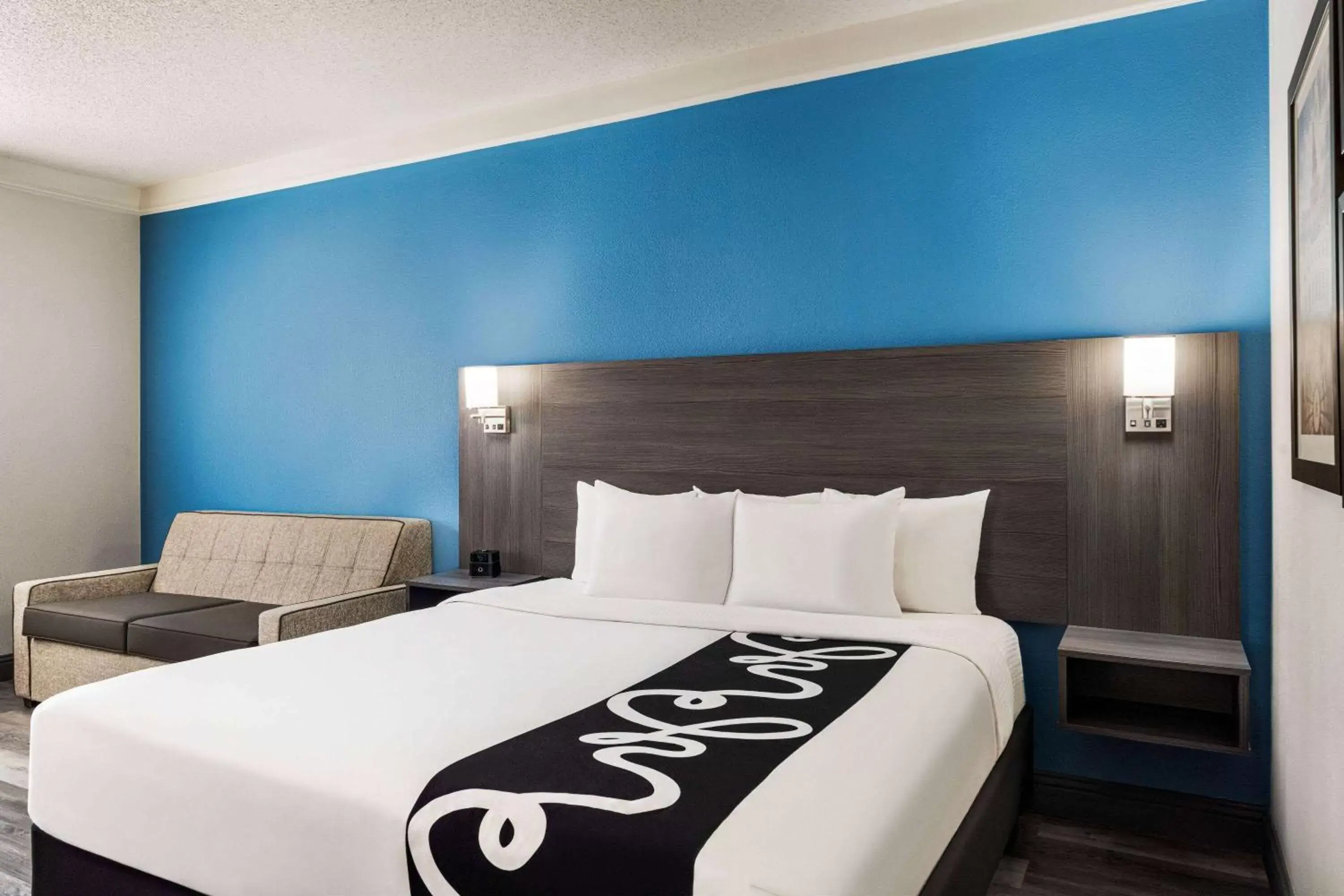 Photo of the whole room, Bed in La Quinta by Wyndham Round Rock North