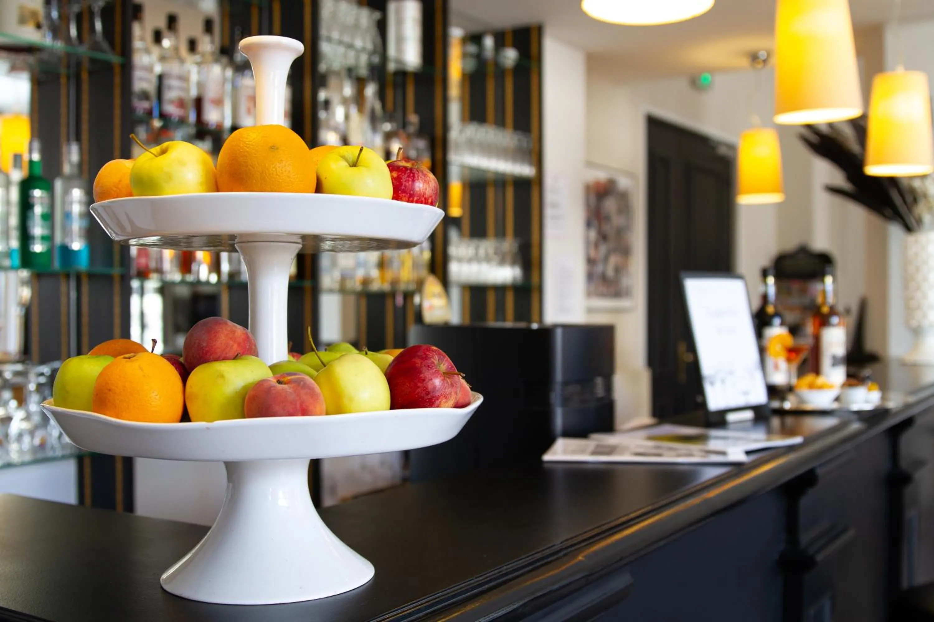 Lounge or bar in Hotel Le Renoir