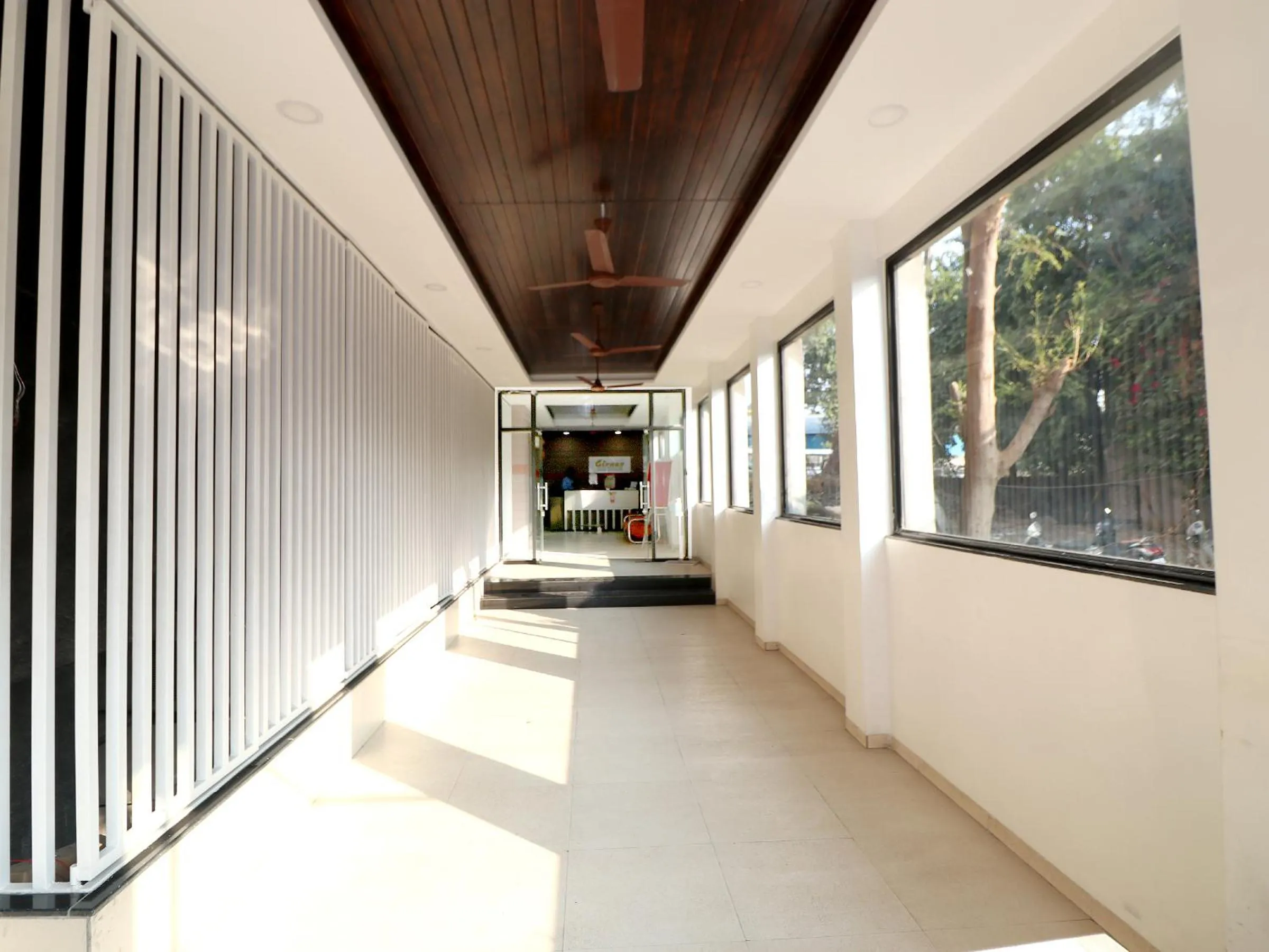 Lobby or reception in Hotel Girnar