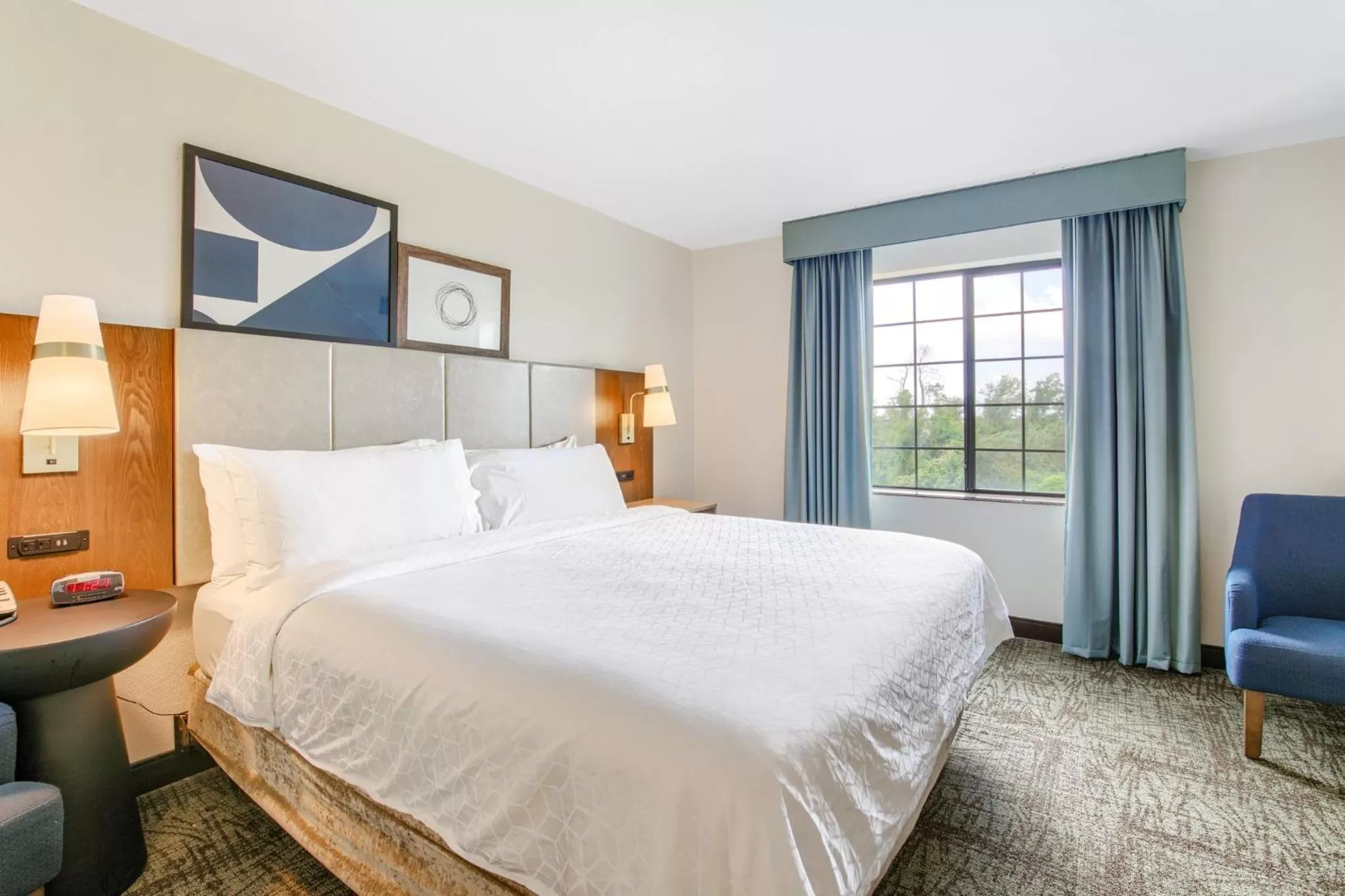 Photo of the whole room, Bed in Staybridge Suites Gulf Shores by IHG