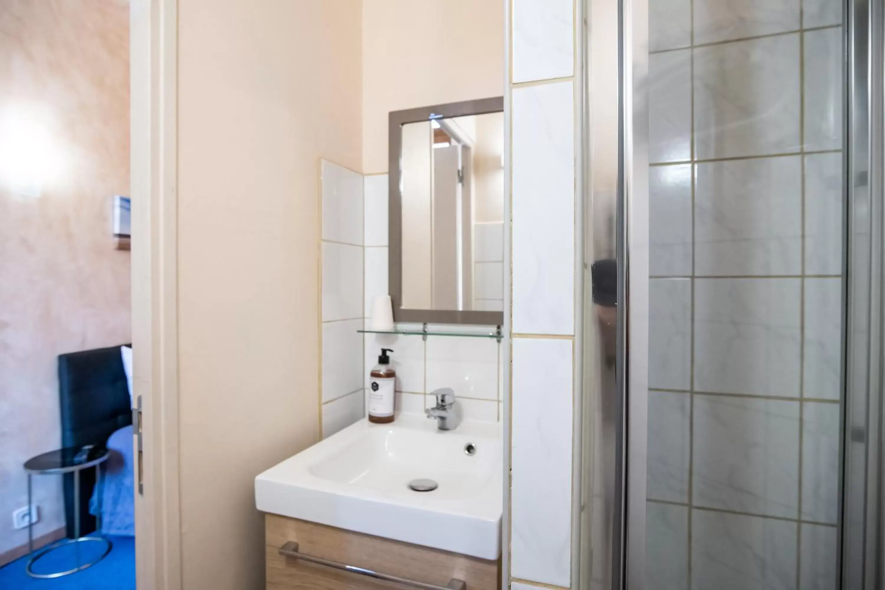 Bathroom in Hôtel de la Gare