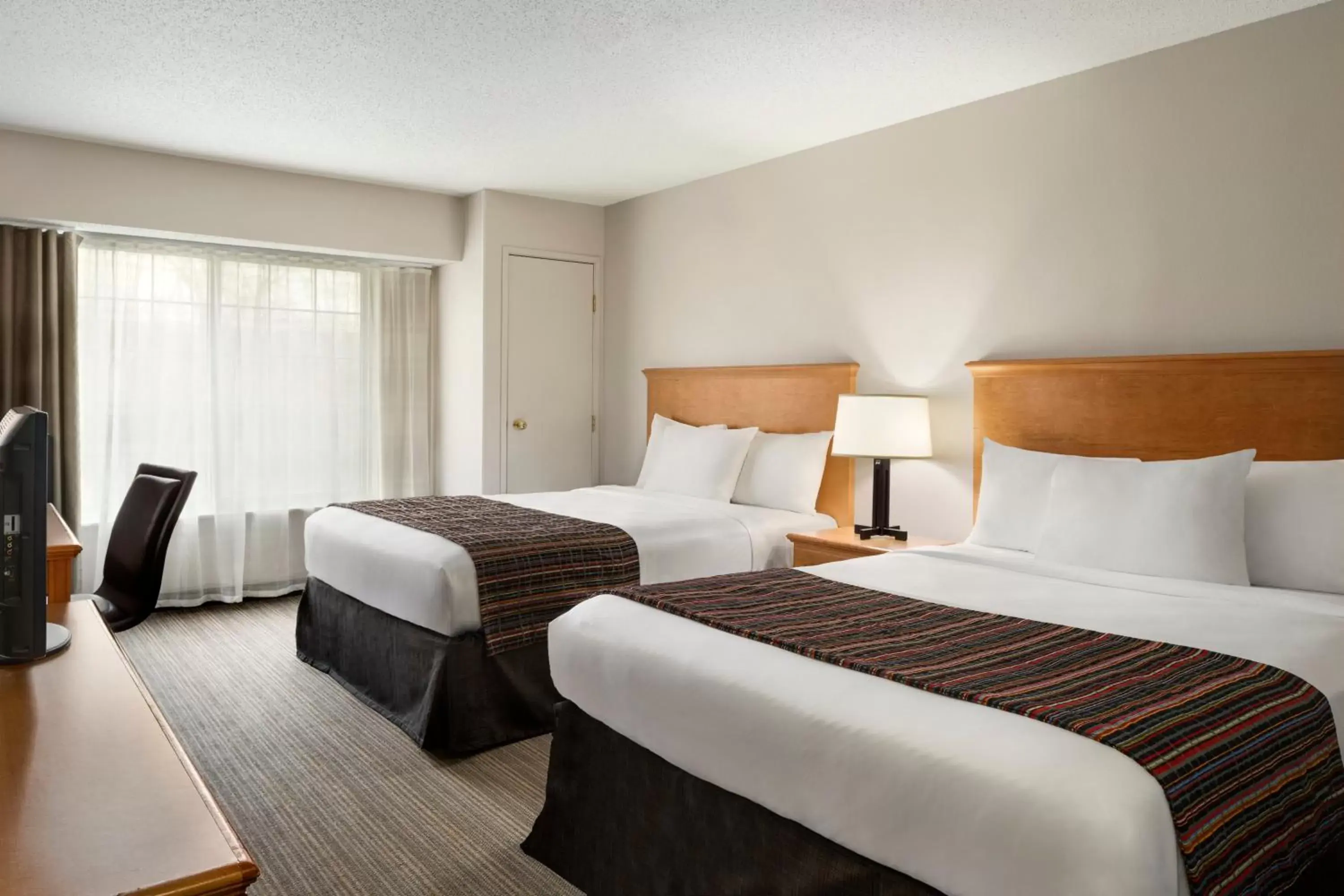 Bedroom, Bed in Country Inn & Suites by Radisson, Columbus Airport, OH