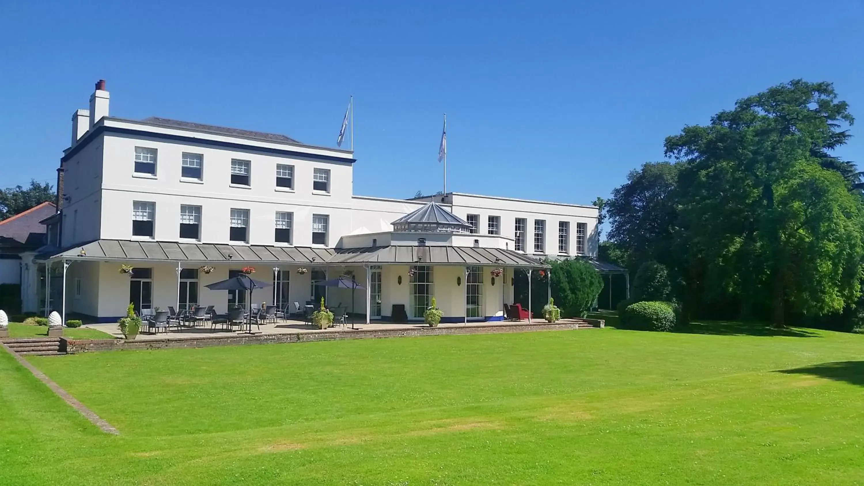 Property Building in Stifford Hall Hotel Thurrock