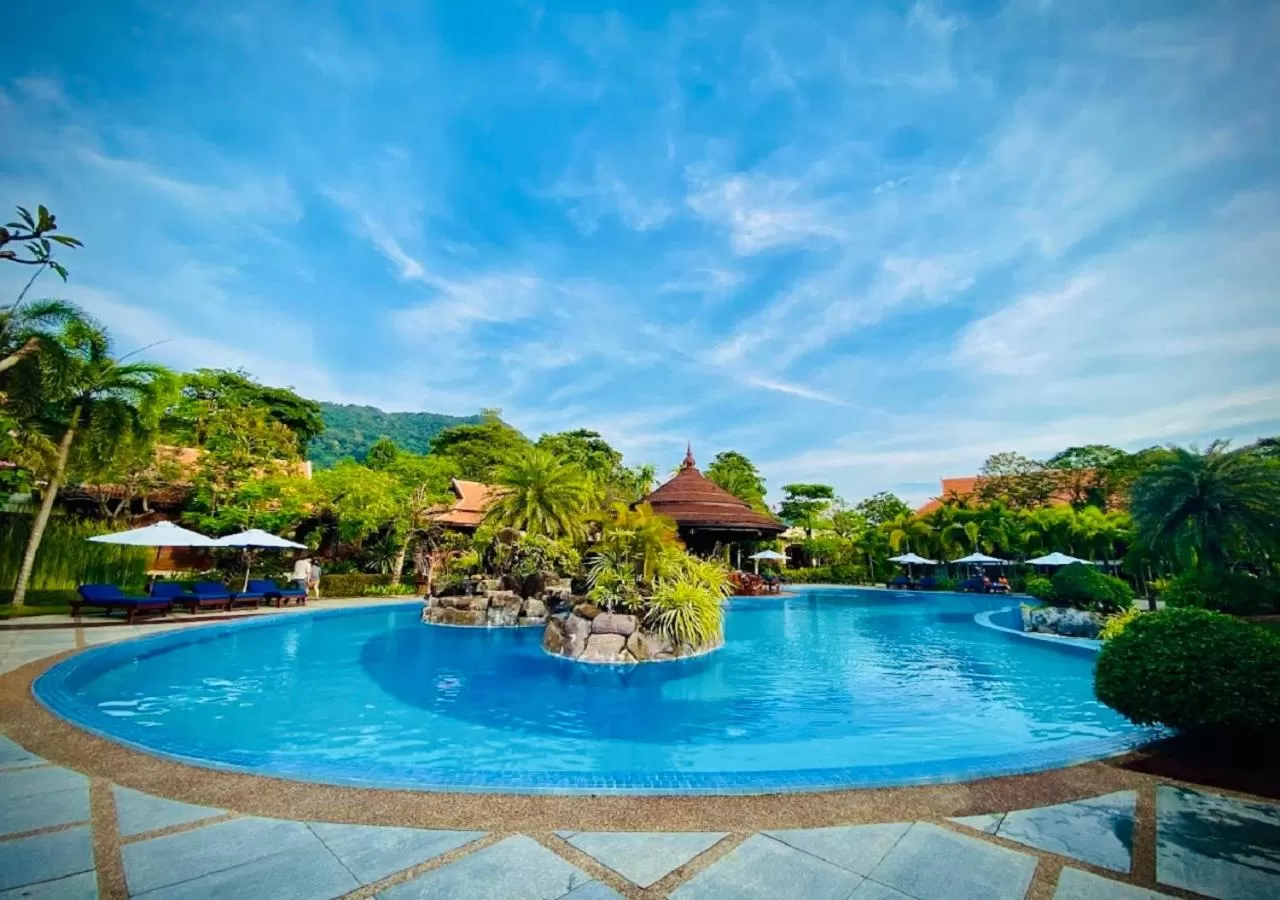Swimming pool in Try Palace Resort Kep
