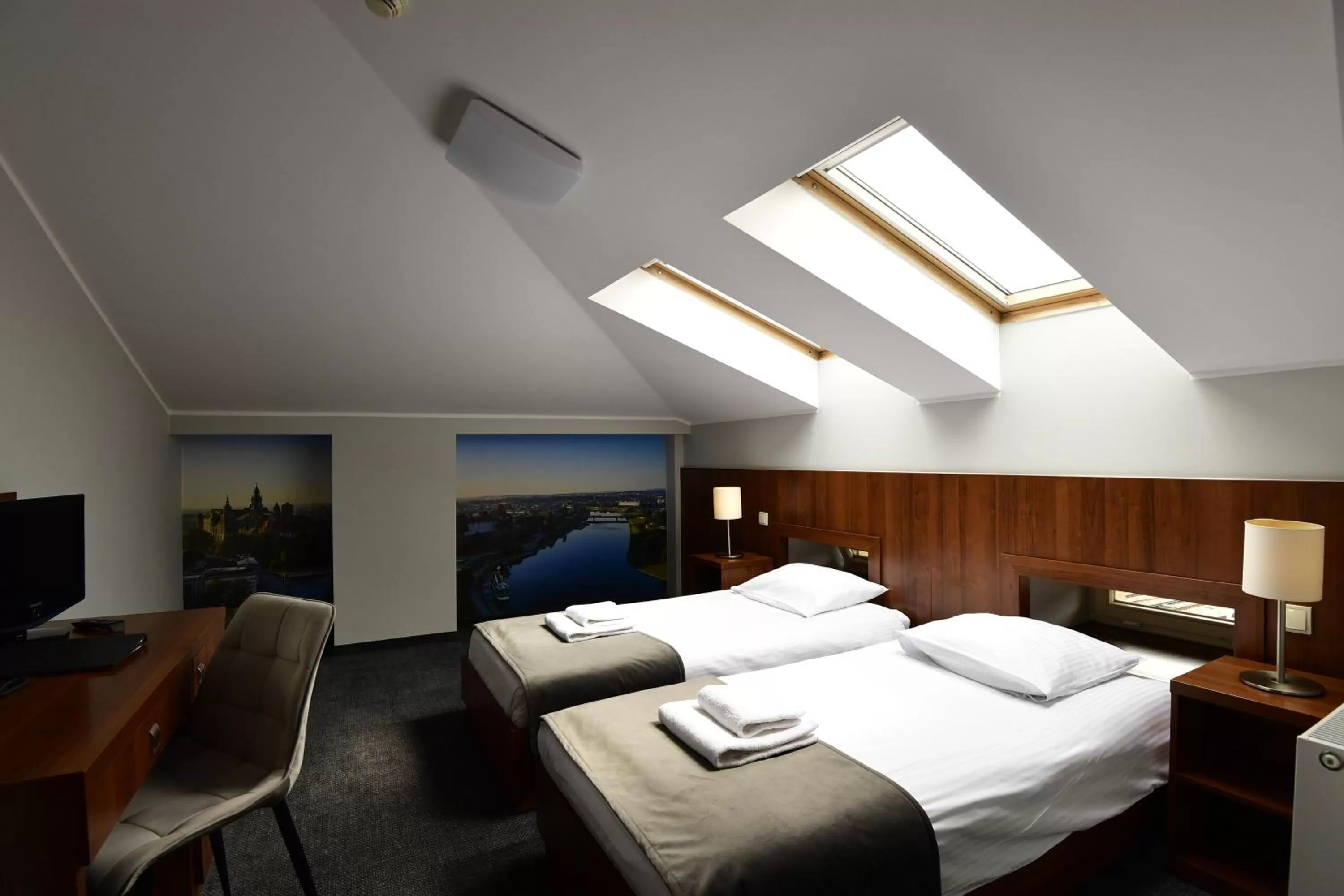 Budget Twin Room in Hotel Downtown Kraków