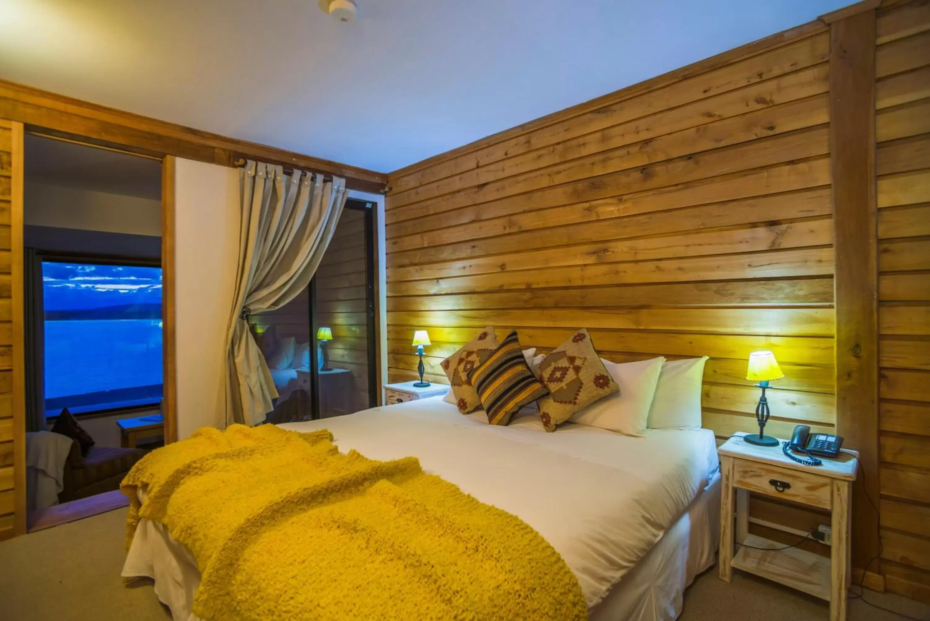 Bedroom, Bed in Weskar Lodge Hotel