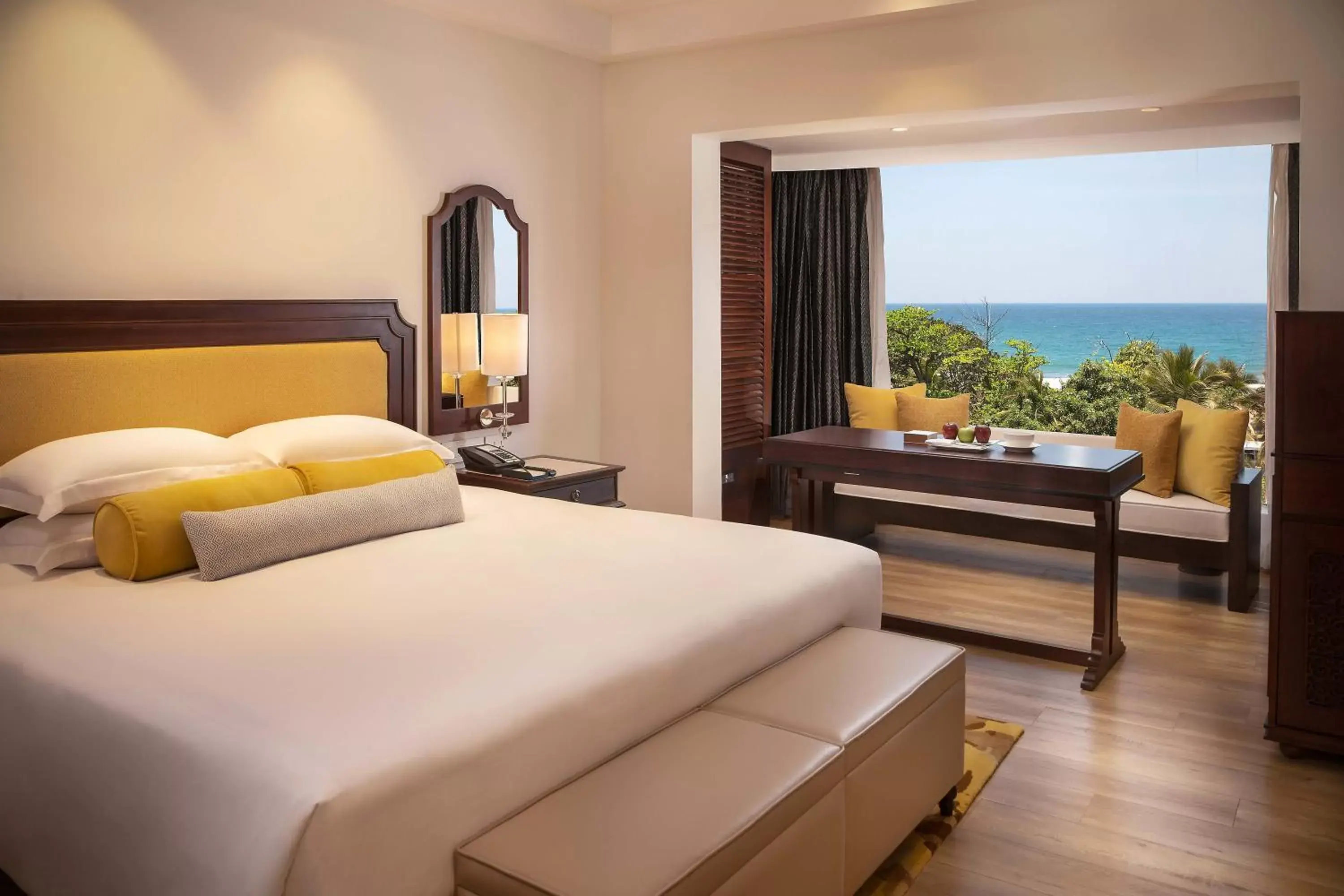 Sea view, Bed in Taj Samudra