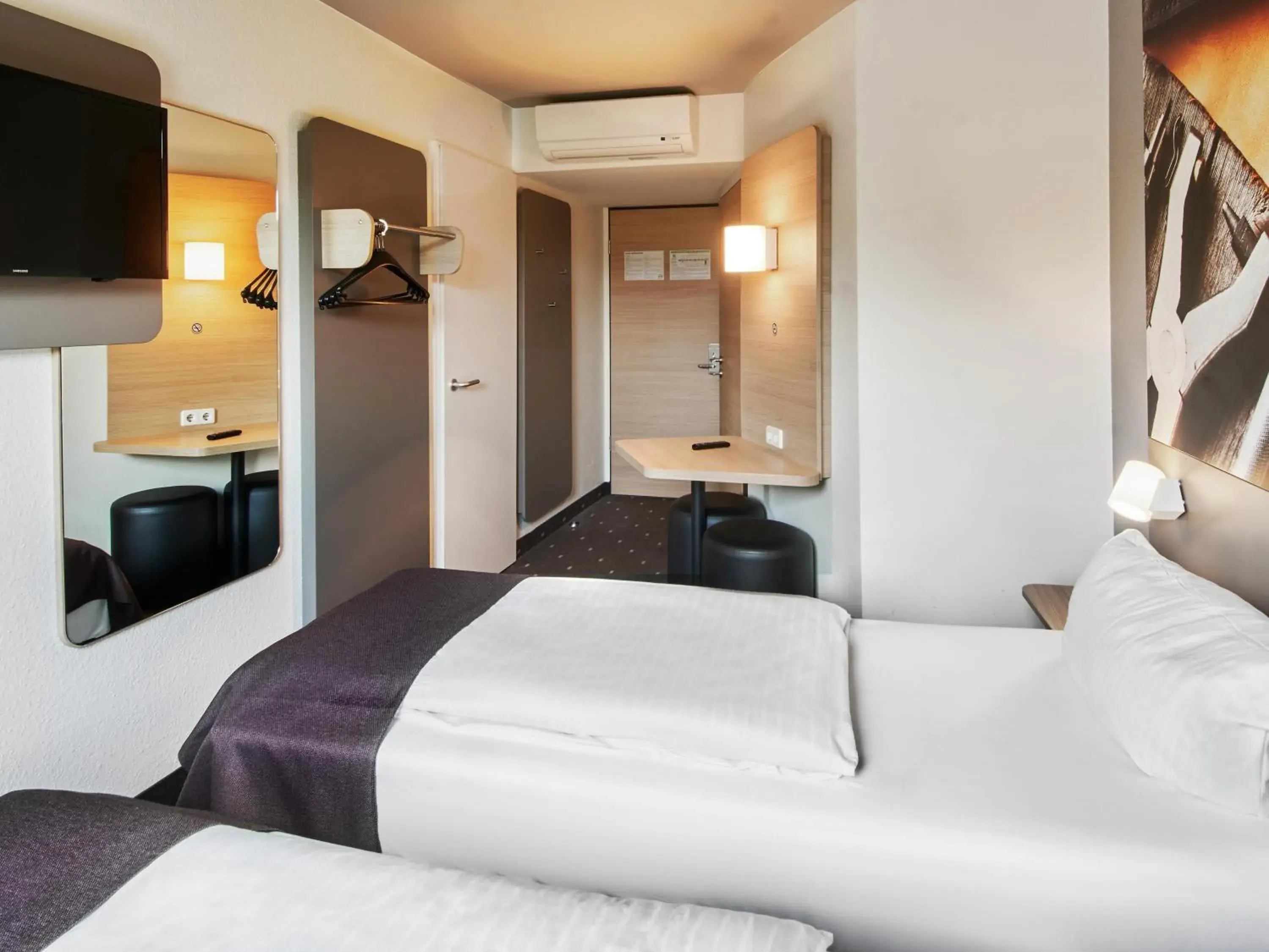 Bed in B&B Hotel Offenbach-Süd Bed in B&B Hotel Offenbach-Süd