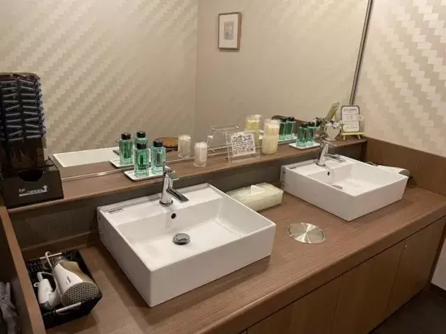 Bathroom in Hotel Route-Inn Higashiomi Yokaichi Ekimae