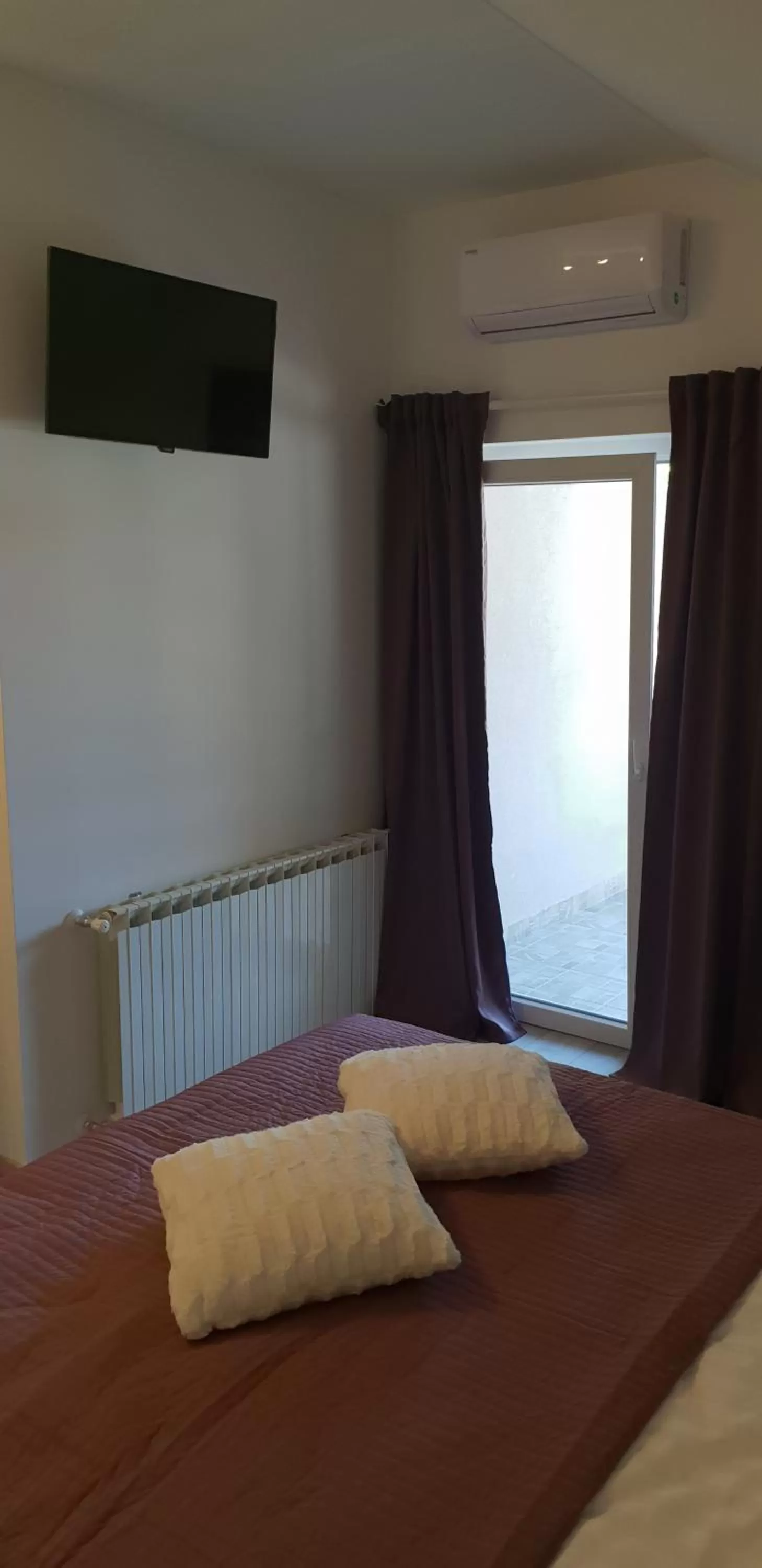 Bed in KE-TO Zagreb Airport Rooms