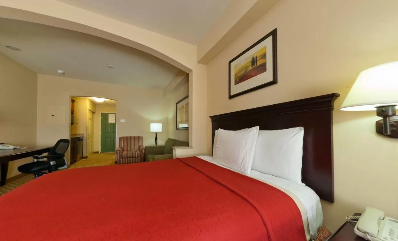 Photo of the whole room, Bed in Country Suites Absecon-Atlantic City, NJ