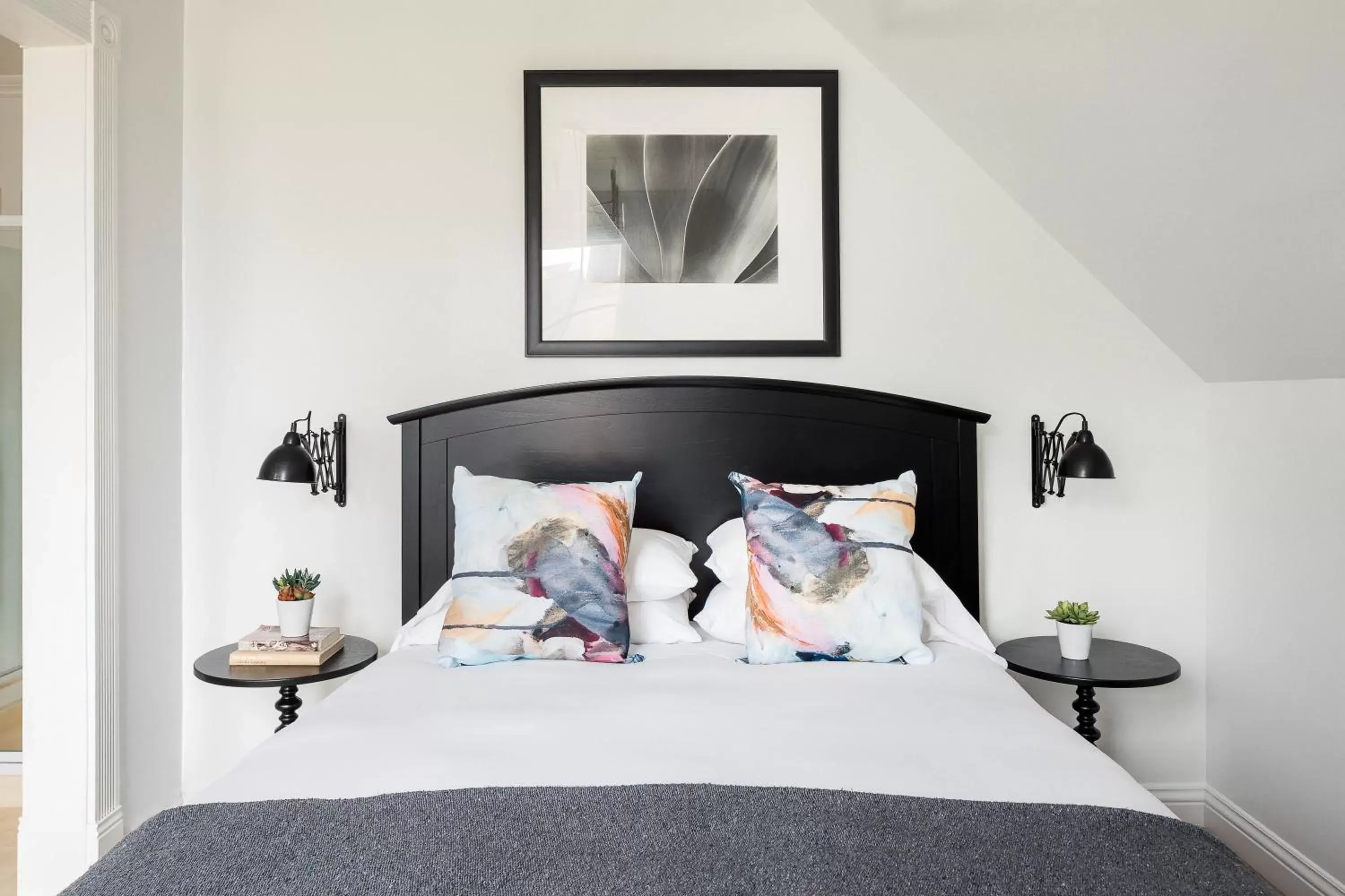 Decorative detail, Bed in Inns of Mendocino Decorative detail, Bed in Inns of Mendocino