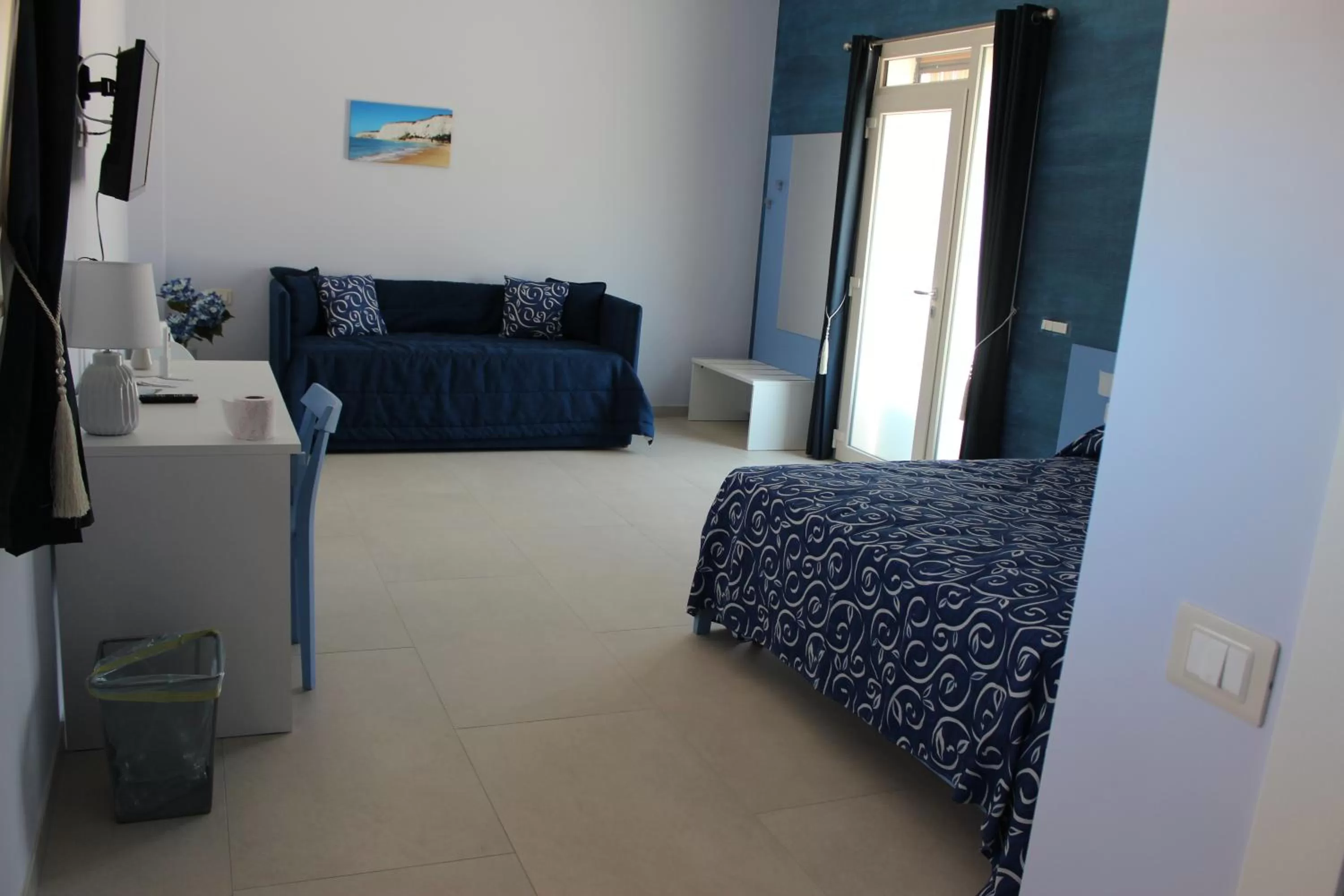 Photo of the whole room, Seating Area in B&B L'EDEN DI CAPO BIANCO