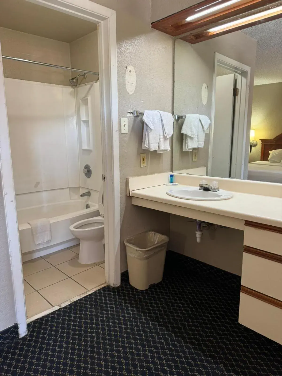 Bathroom in Homegate Studio and Suites San Antonio