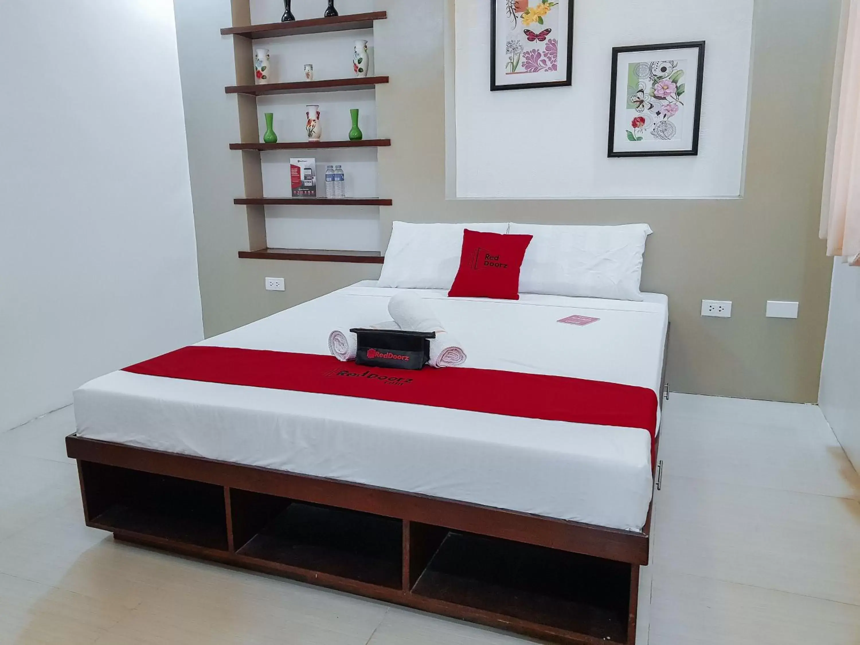 Photo of the whole room, Bed in RedDoorz @ Caimito Drive Dampas Photo of the whole room, Bed in RedDoorz @ Caimito Drive Dampas