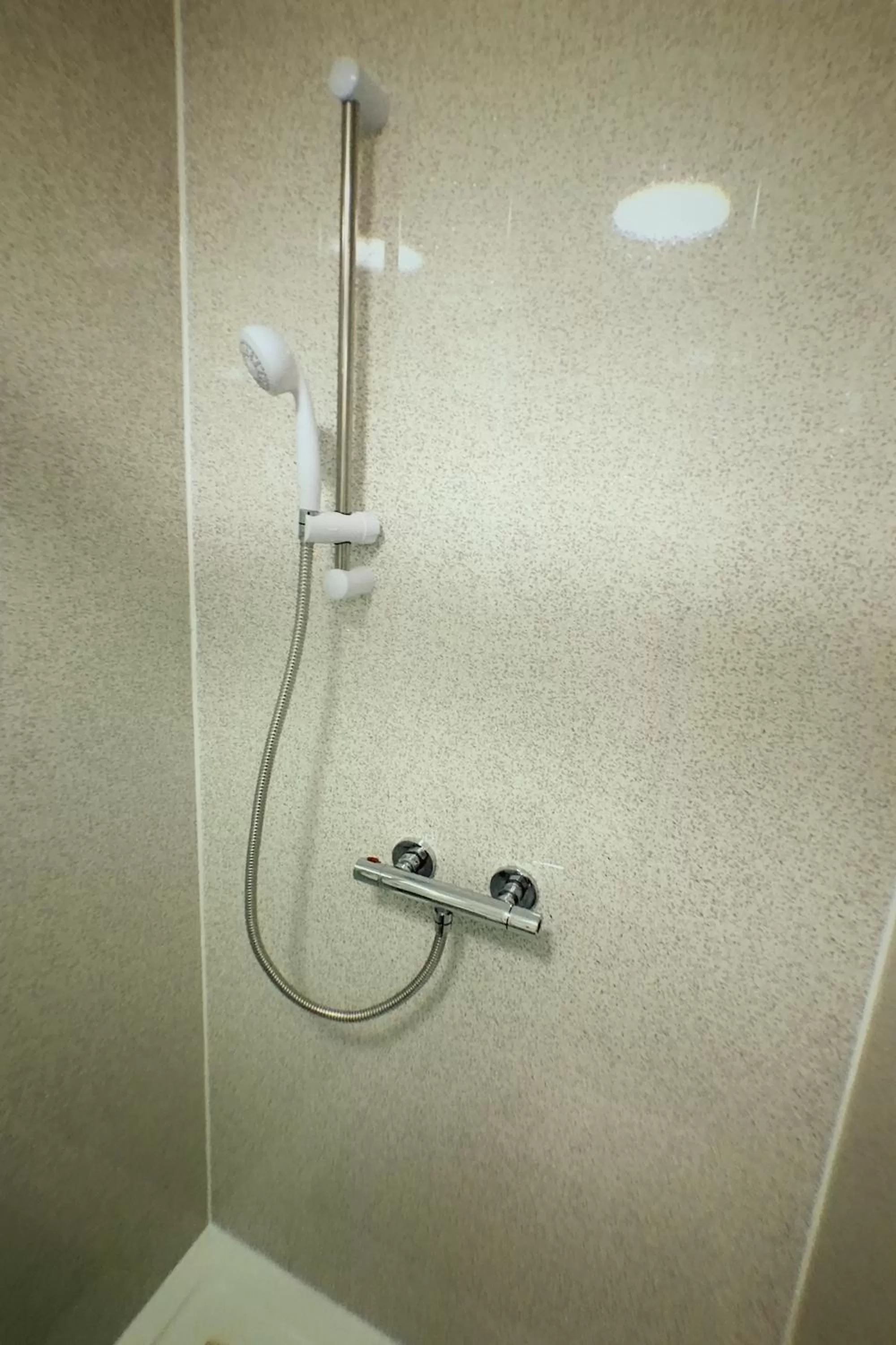 Shower in Castle Terrace (B3 R2)