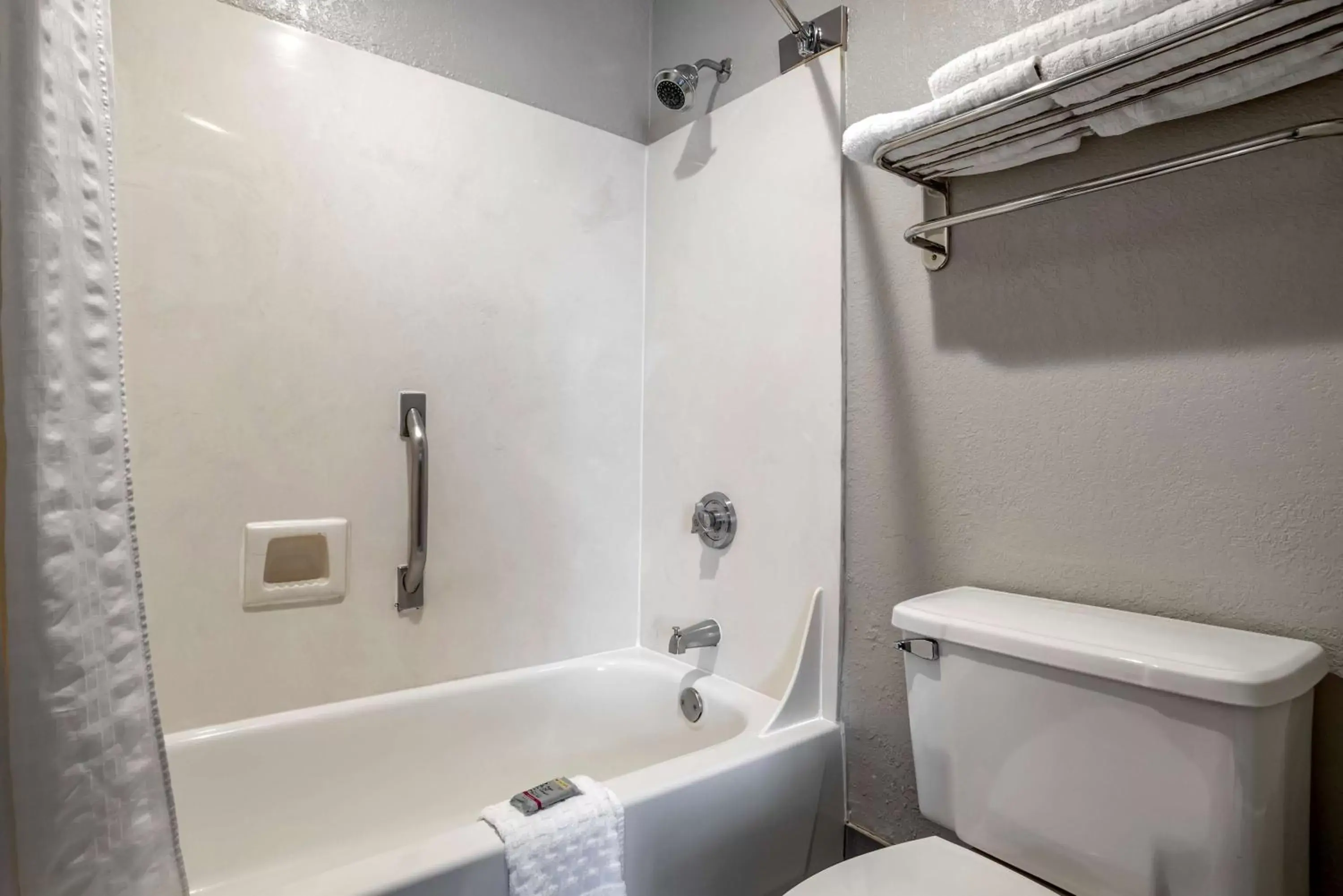 Bathroom in Best Western Carlton Suites Bathroom in Best Western Carlton Suites