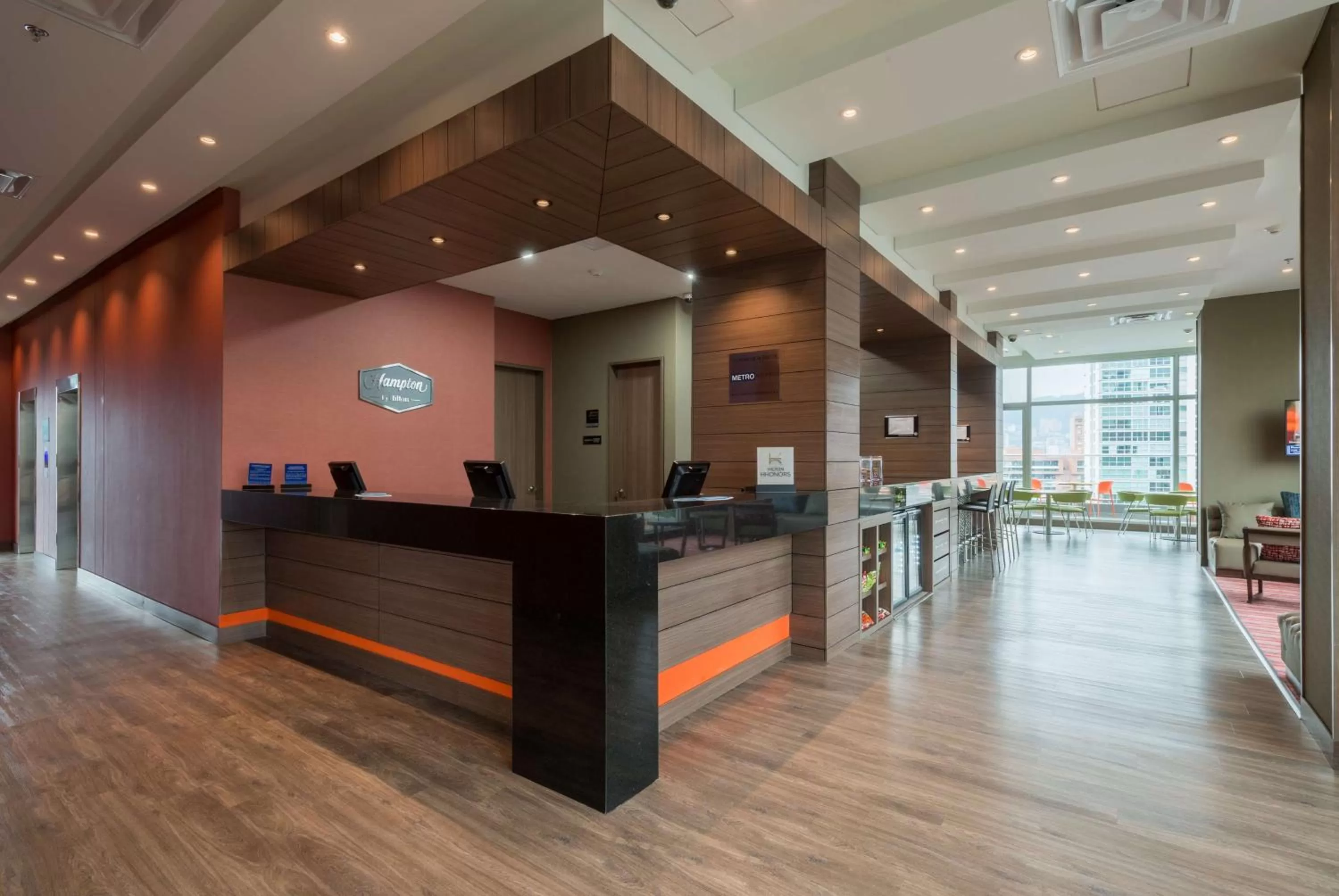 Lobby or reception in Hampton by Hilton Medellin