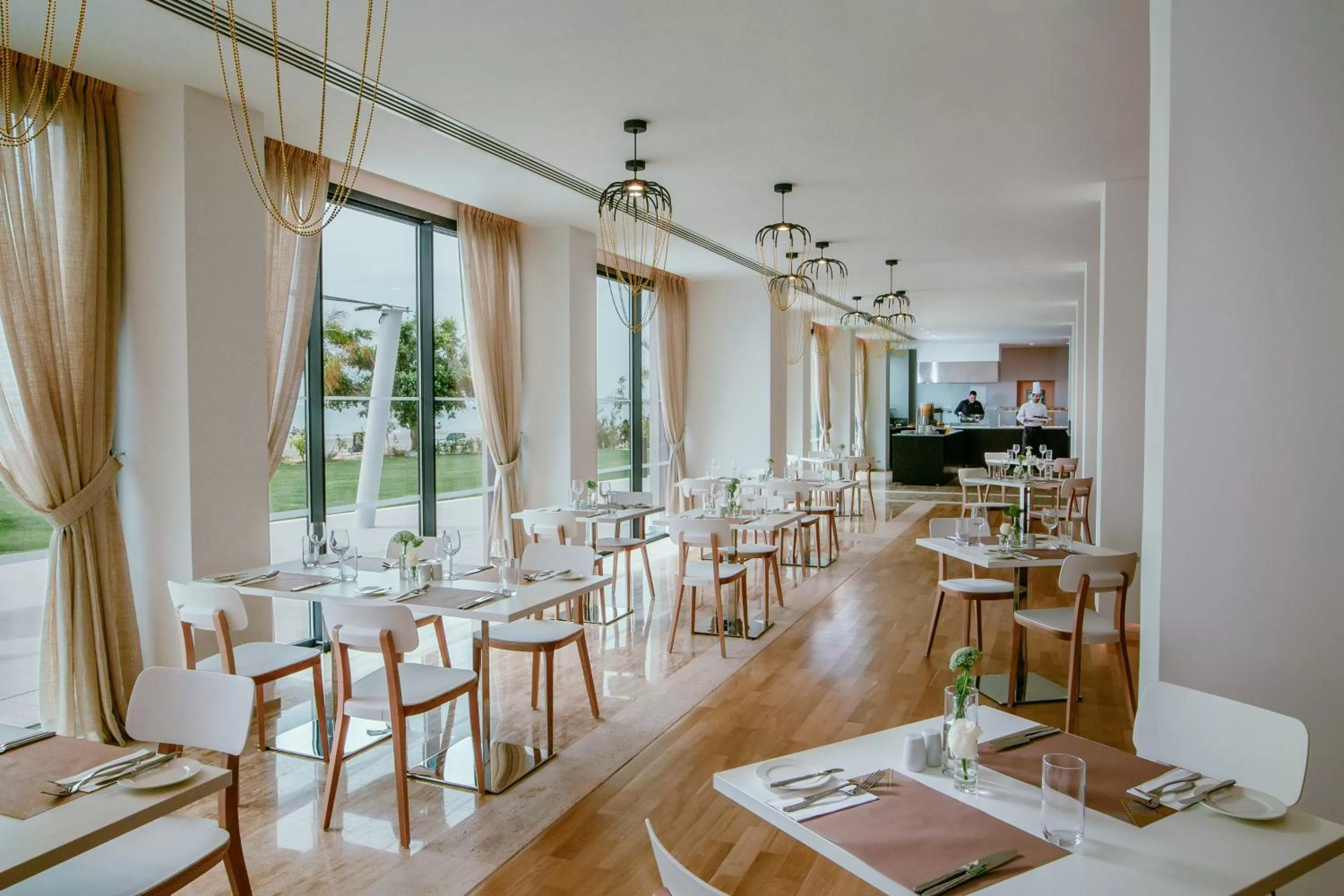 Restaurant/places to eat in Lebay Beach Hotel