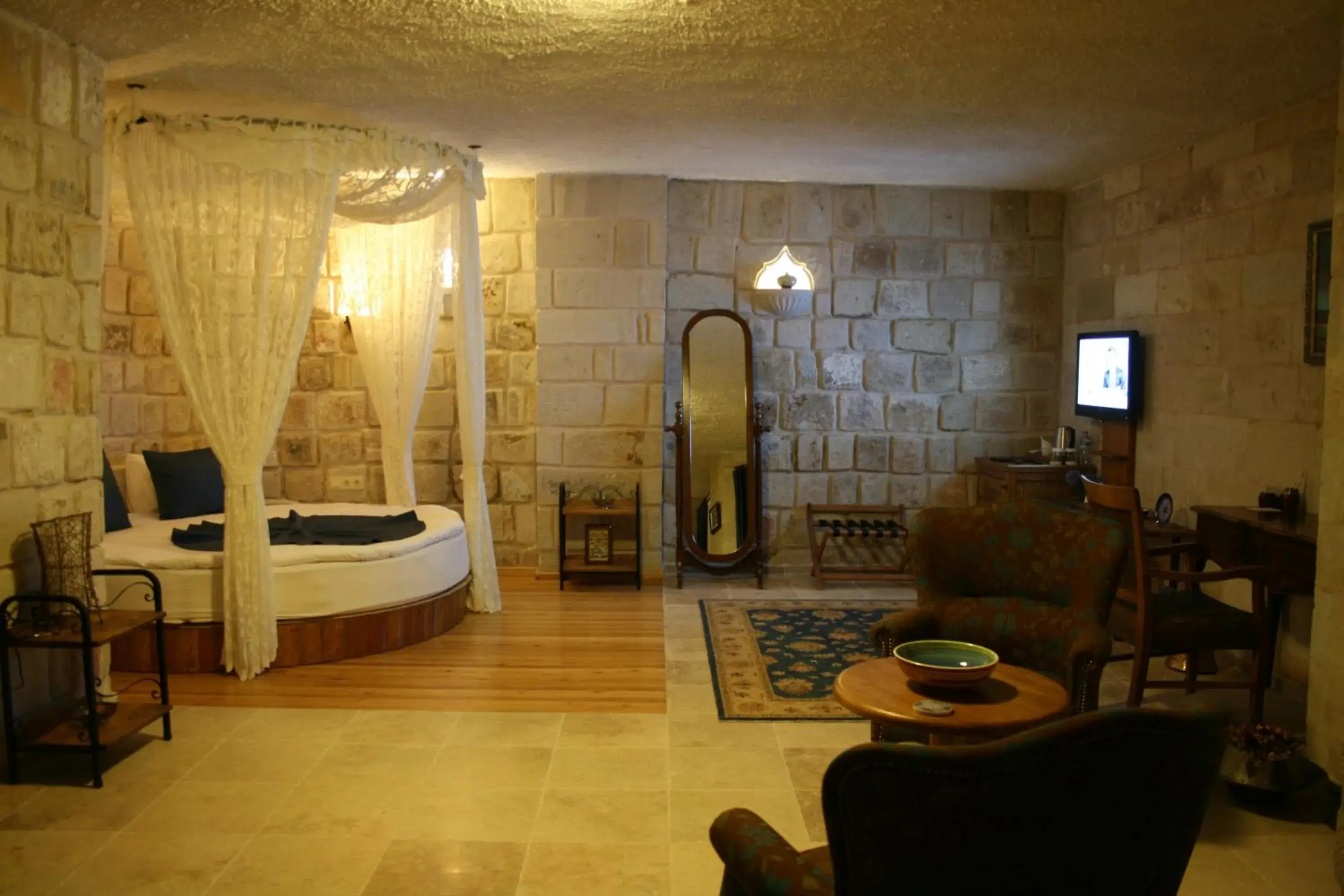 Photo of the whole room, Seating Area in Goreme Inn Hotel