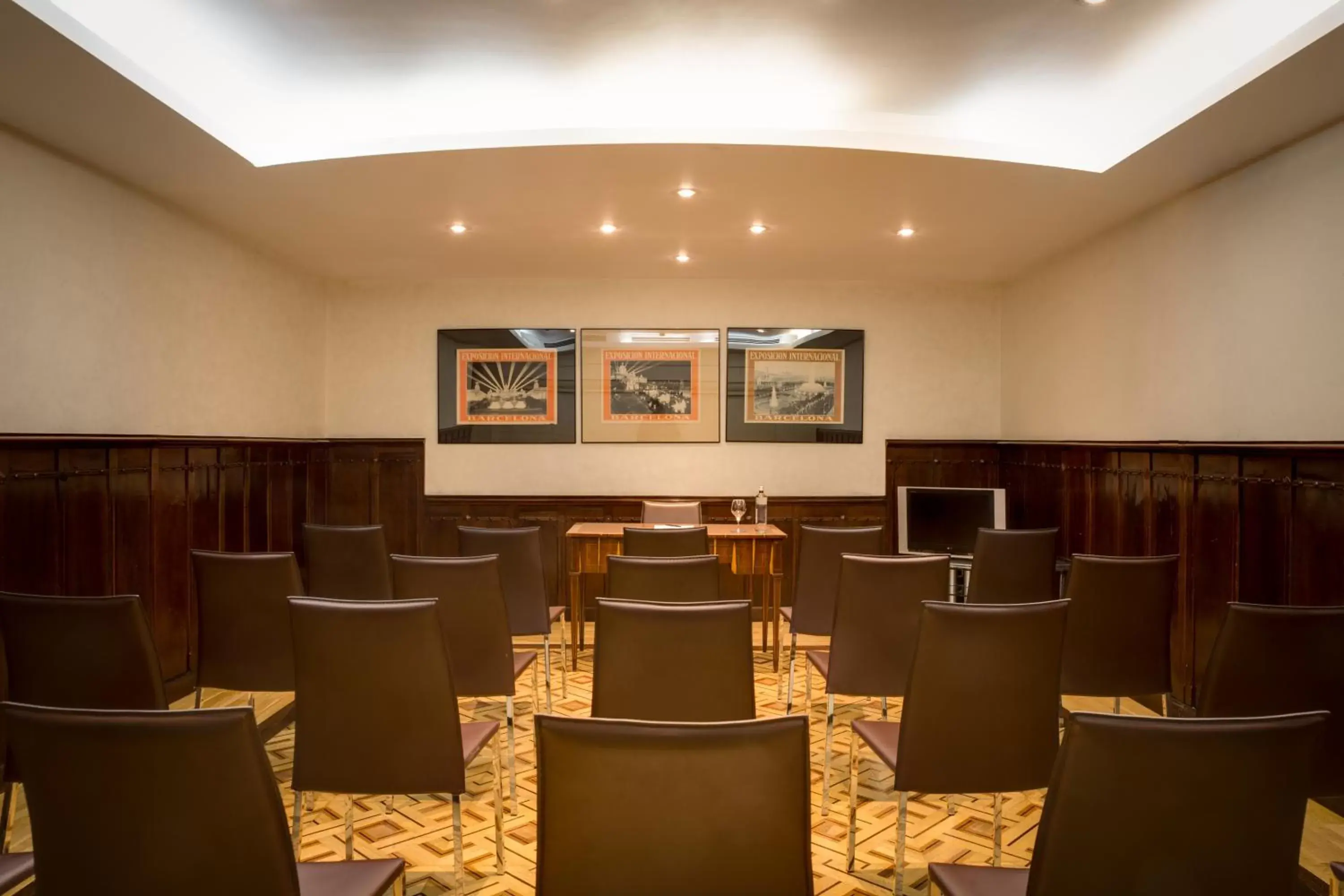 Meeting/conference room, Restaurant/Places to Eat in Hotel Astoria