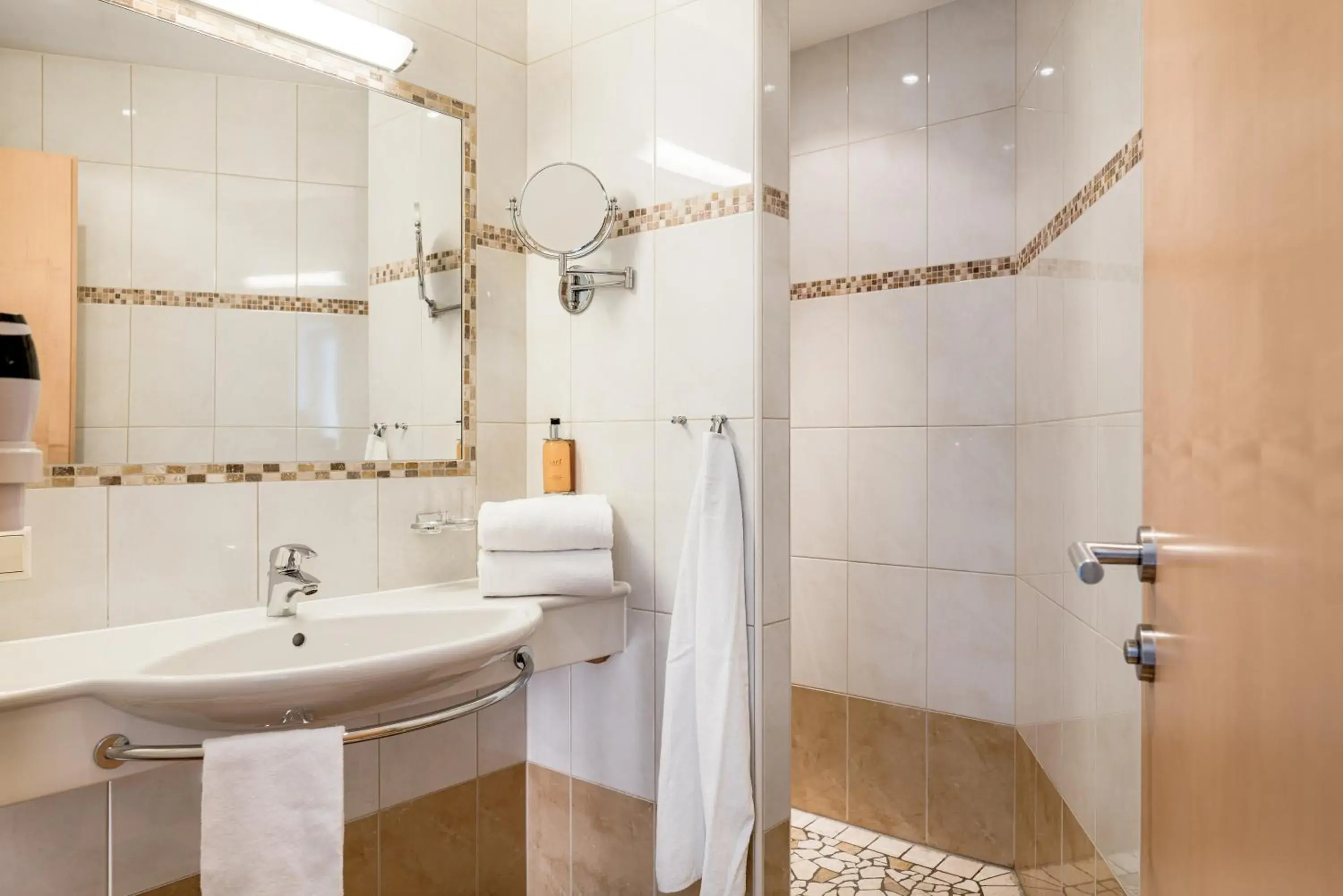 Shower, Bathroom in Hotel Die Barbara